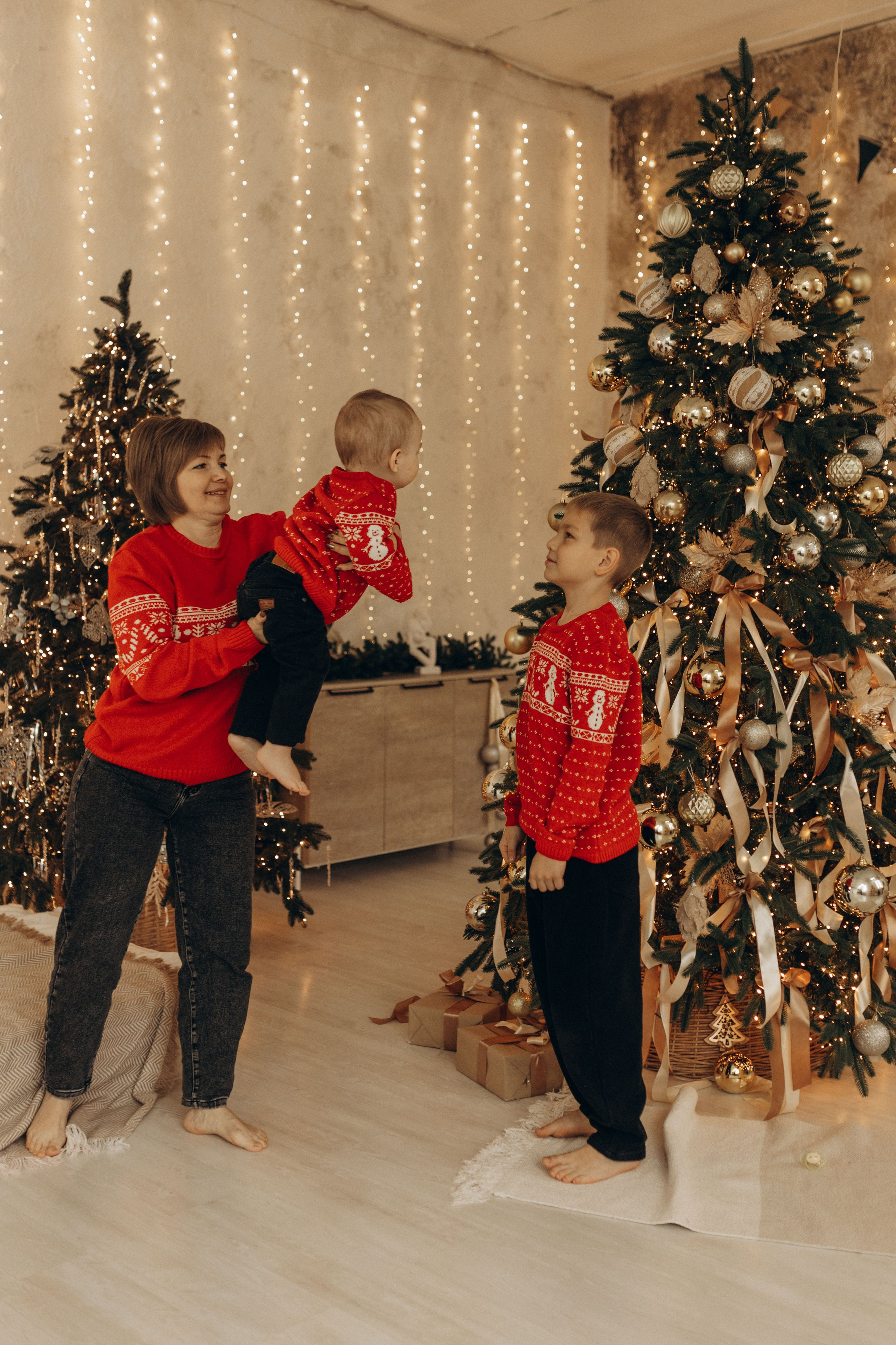 Яркий новый год мама и 2 сыночка. Фотограф в Ставрополе Svetlana Matveeva