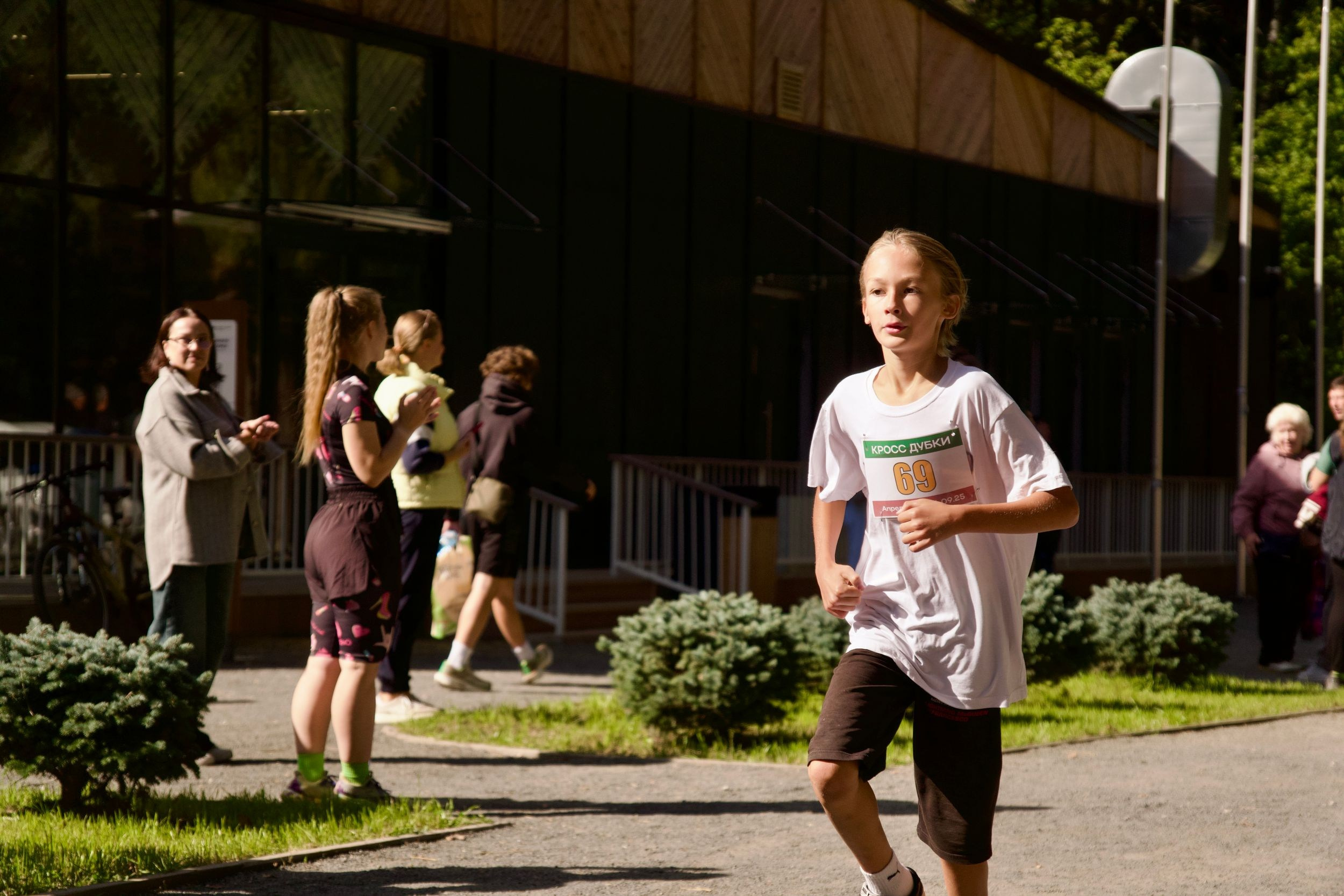 Забег в парке «Дубки». Кафе «БЕЛКА НАШЕПТАЛА». Ну оооочень концептуальное кафе