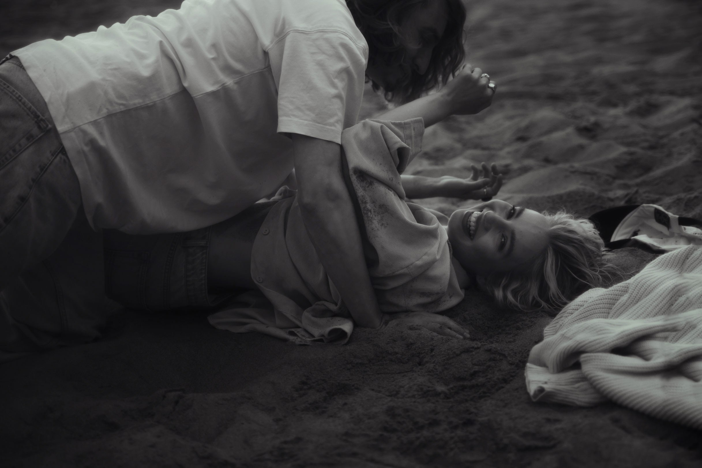 Помещается под рёбрами слева. Свадебный фотограф Питер СПБ Индивидуальные, парные, свадебные съёмки