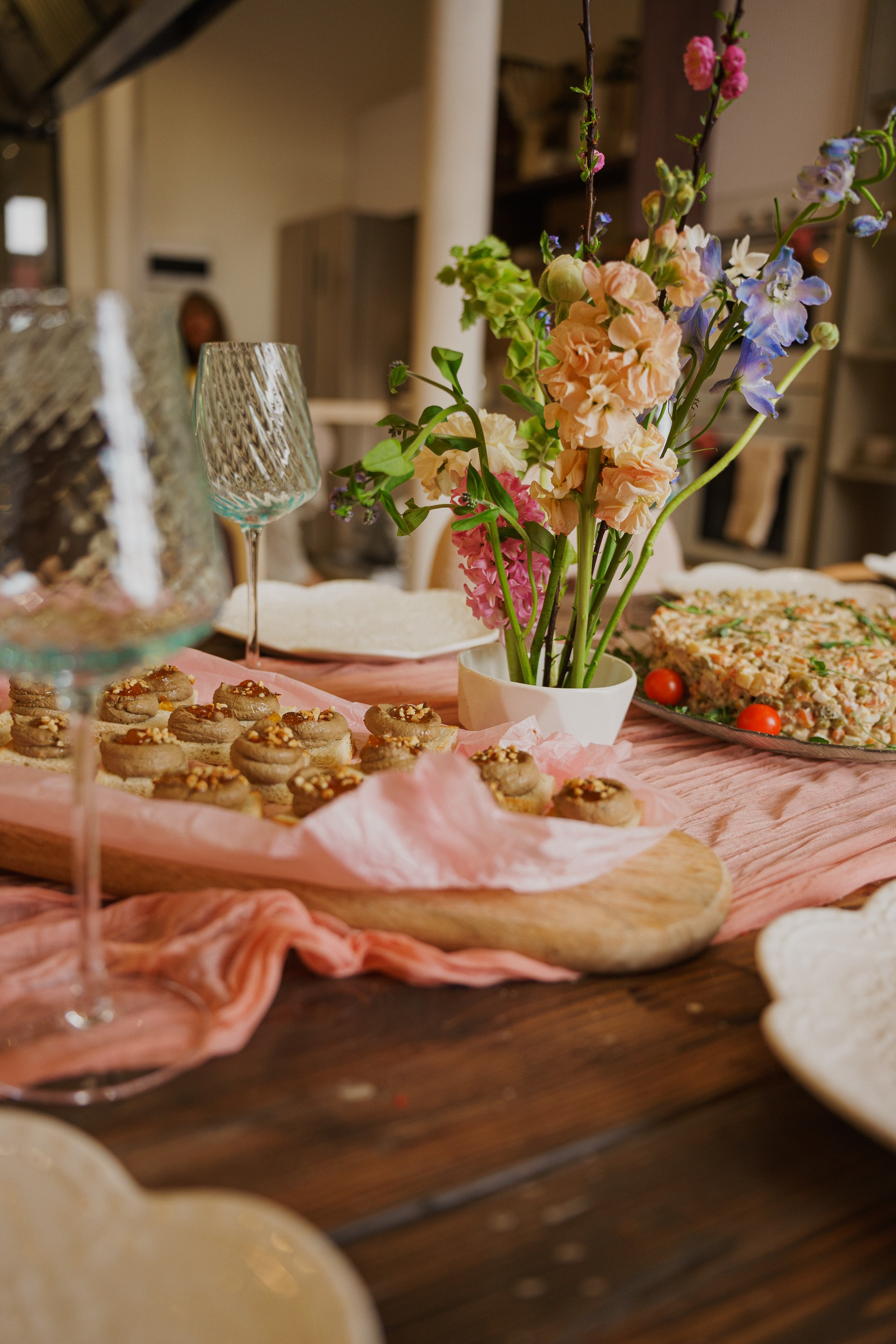 ВЕСЕННИЙ БРАНЧ. Женский портрет