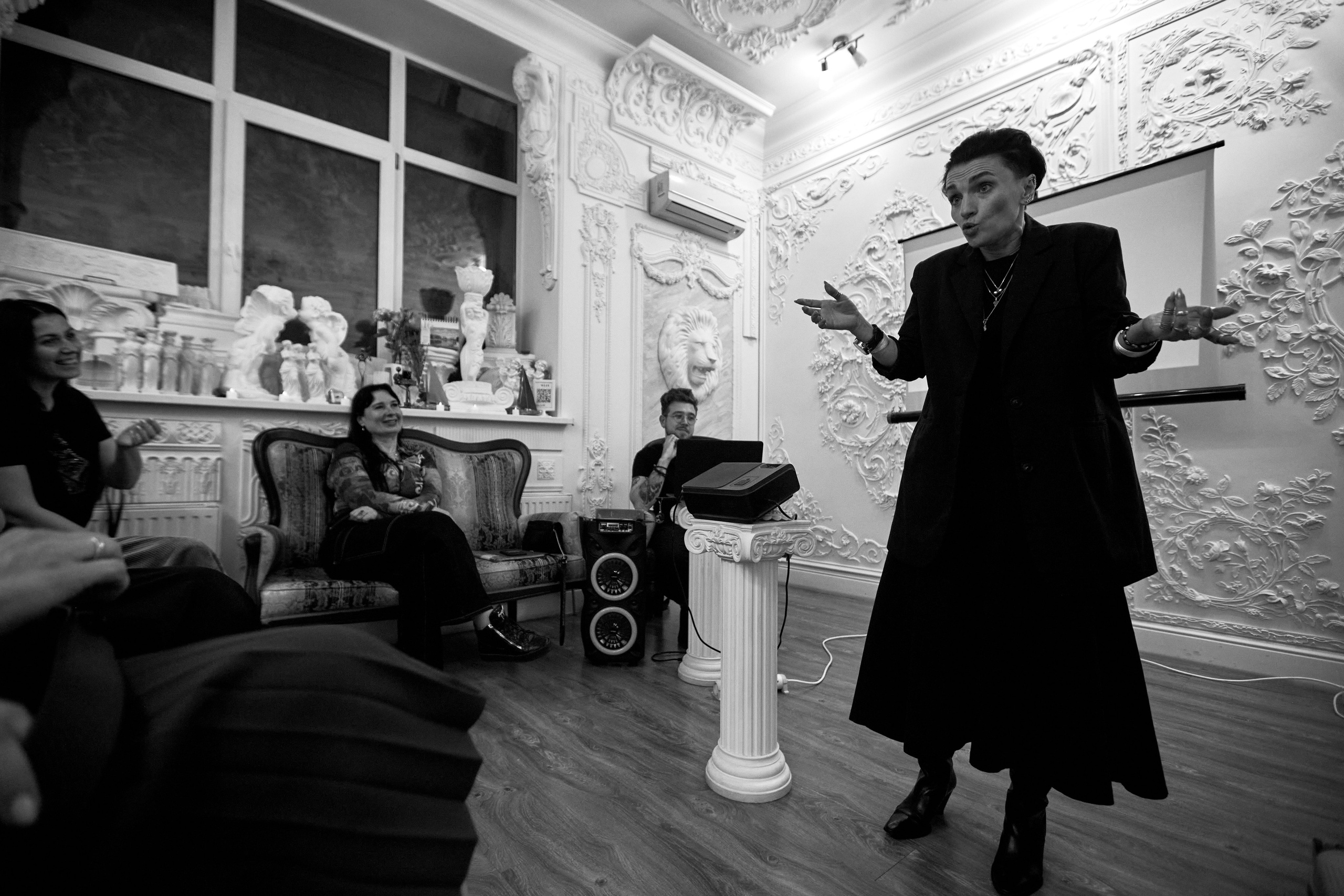 Проект «Соображаем на троих» лекция по А. Чехову в салоне «Аврора». Фотограф Юлия Маринина