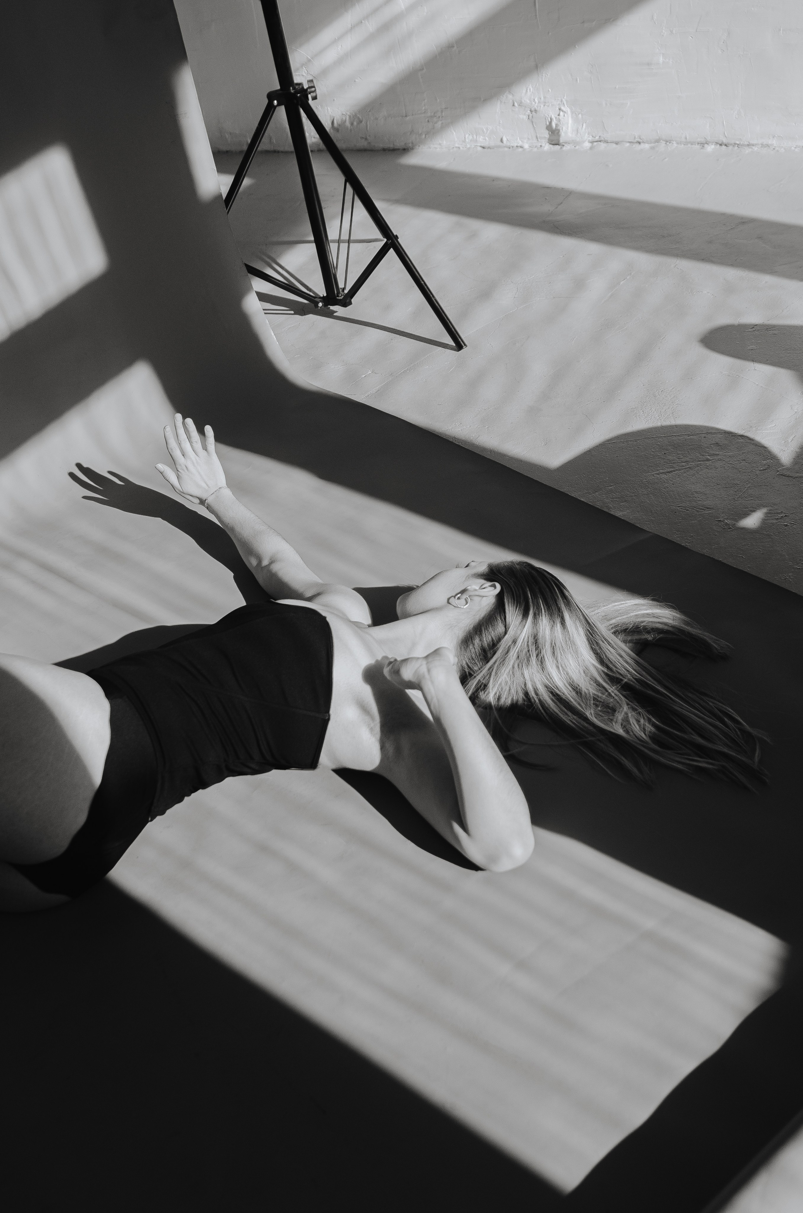 Женская фотосессия в стиле минимализм. Денисова Аля — фотограф для парных съемок и индивидуальных историй в Барнауле