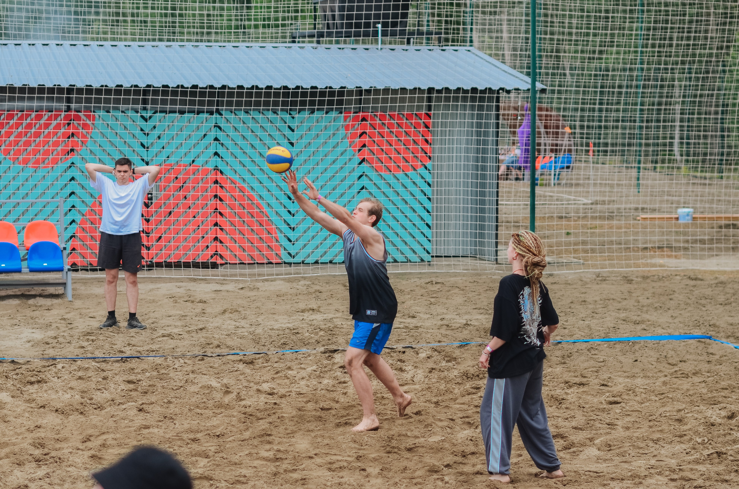 Фестиваль «Грань» 2025. Спортивная площадка. Денисова Аля — фотограф для парных съемок и индивидуальных историй в Барнауле