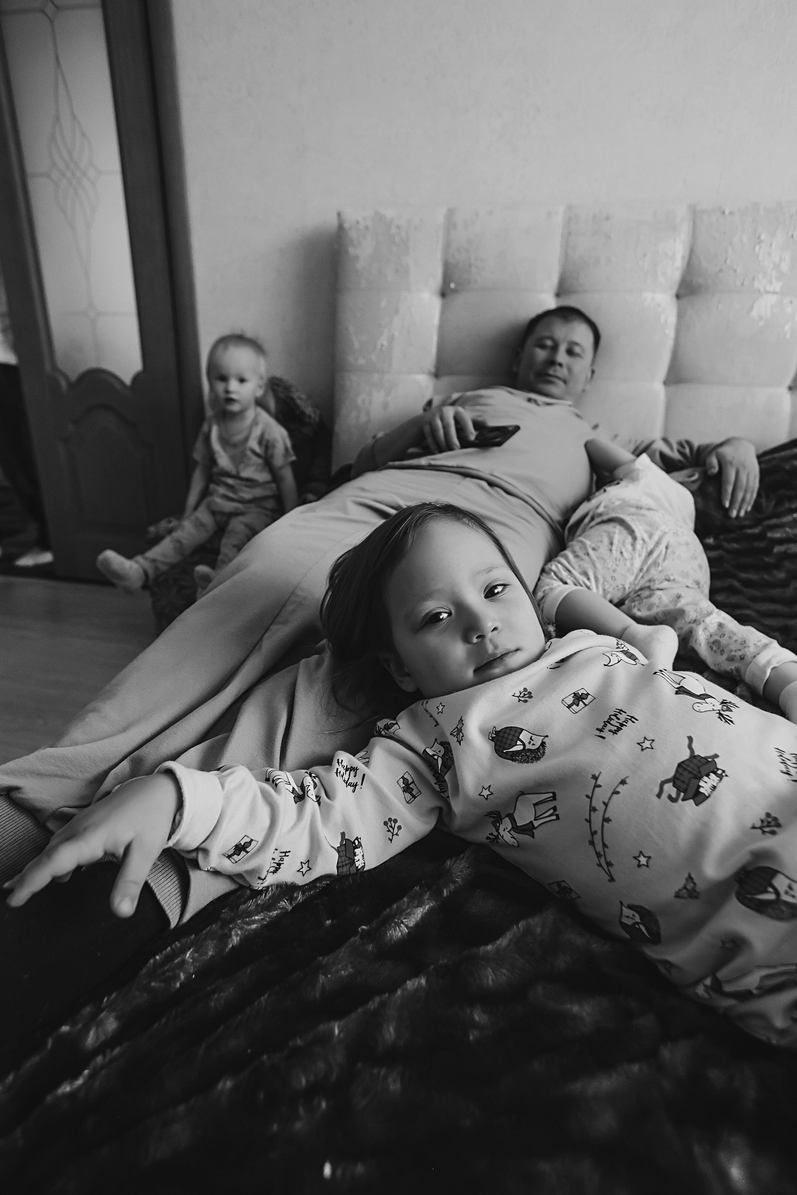 Большая семья репортаж. Семейный фотограф Тюмень, фотограф на роды Салмина Мария