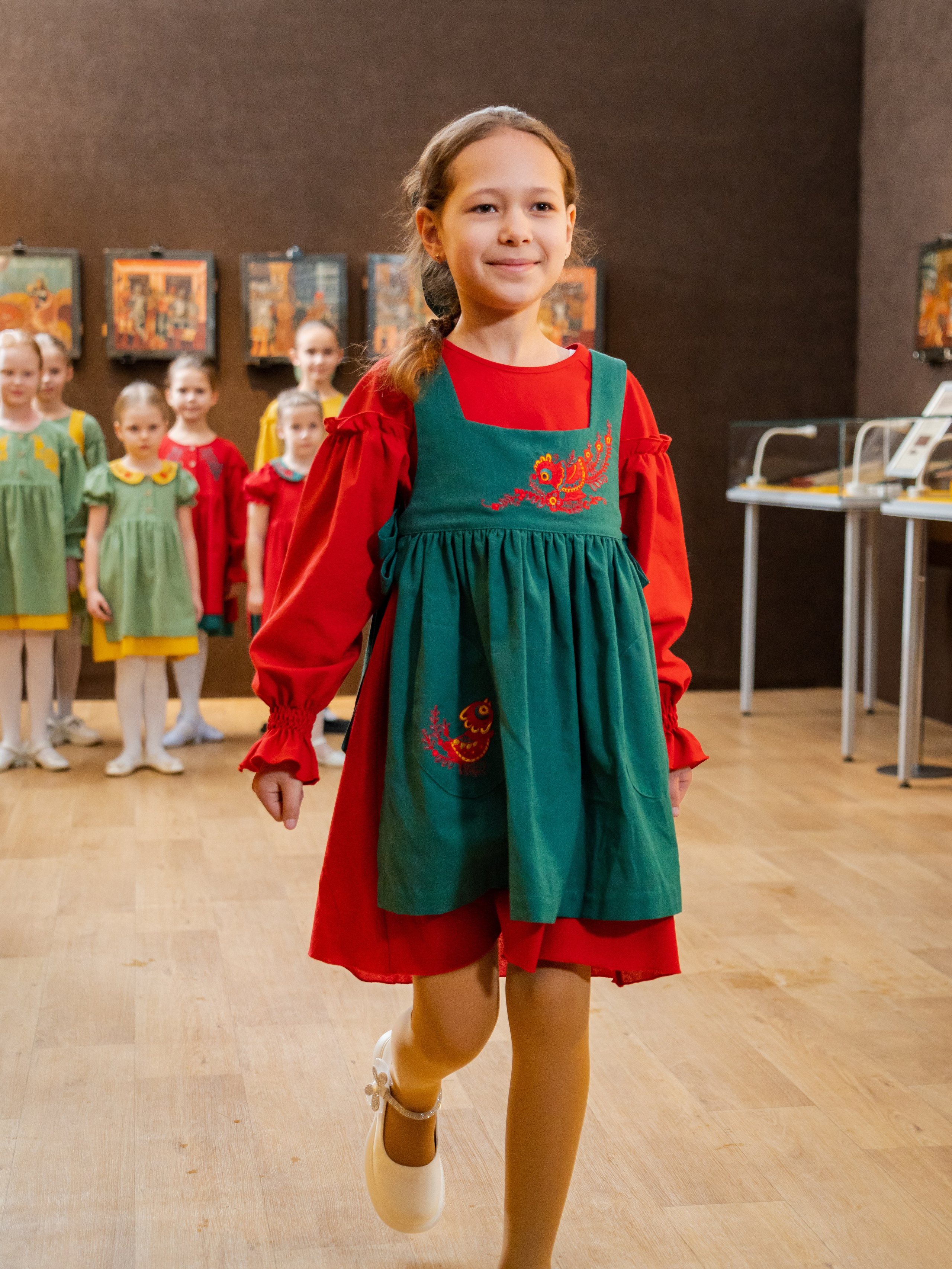 Показ одежды в рамках выставки «105. Лучшее». Фотограф Москва