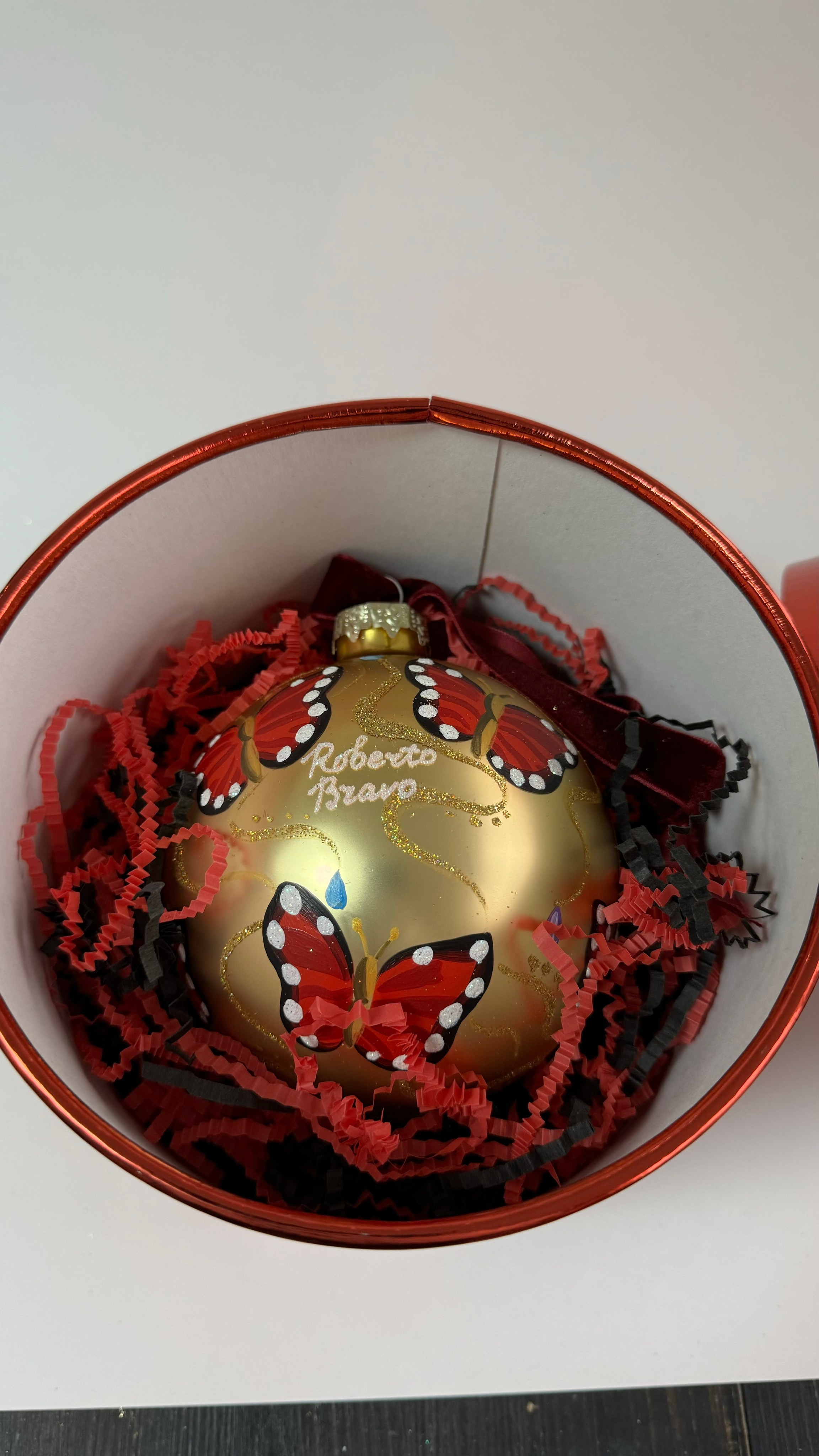 ArtSHARm- наше портфолио по ёлочным шарам с ручной росписью. Художественная ручная роспись елочных шаров, корпоративные подарки и восковые аромасвечи