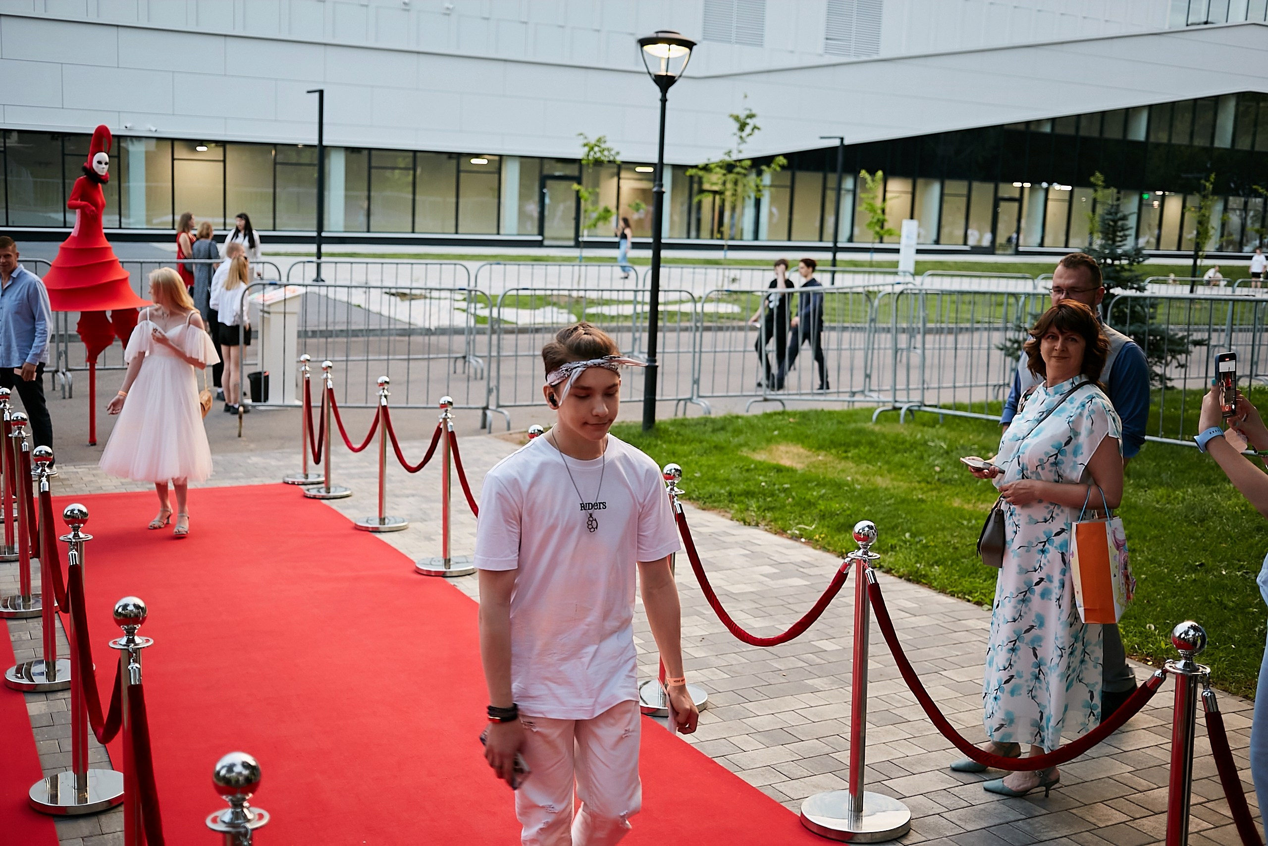 Выпускной 2024 концертный зал Академия ВТБ. Фотограф и Видеограф в Москве. Олег Корушев