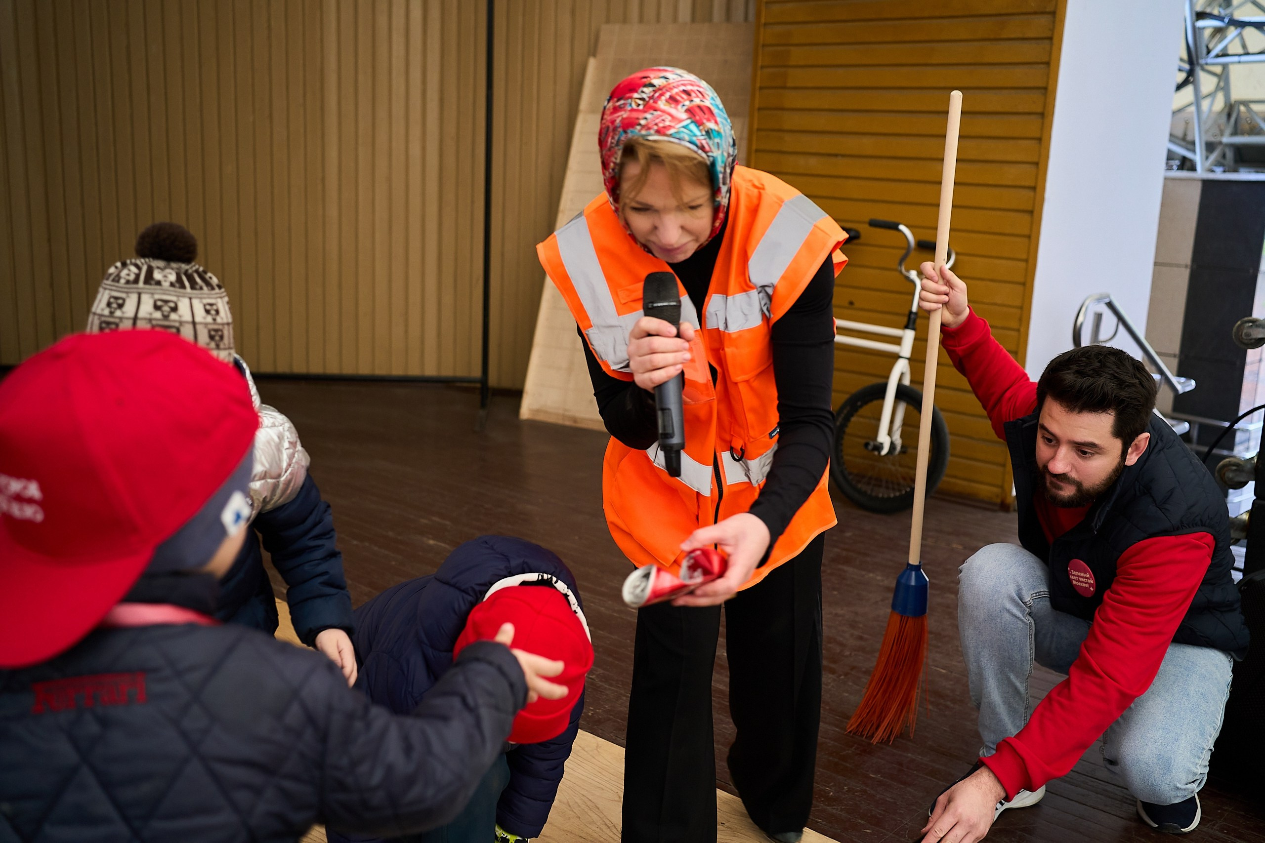 Субботник у Управления делами Мэра и Правительства Москвы. Фотограф и Видеограф в Москве. Олег Корушев
