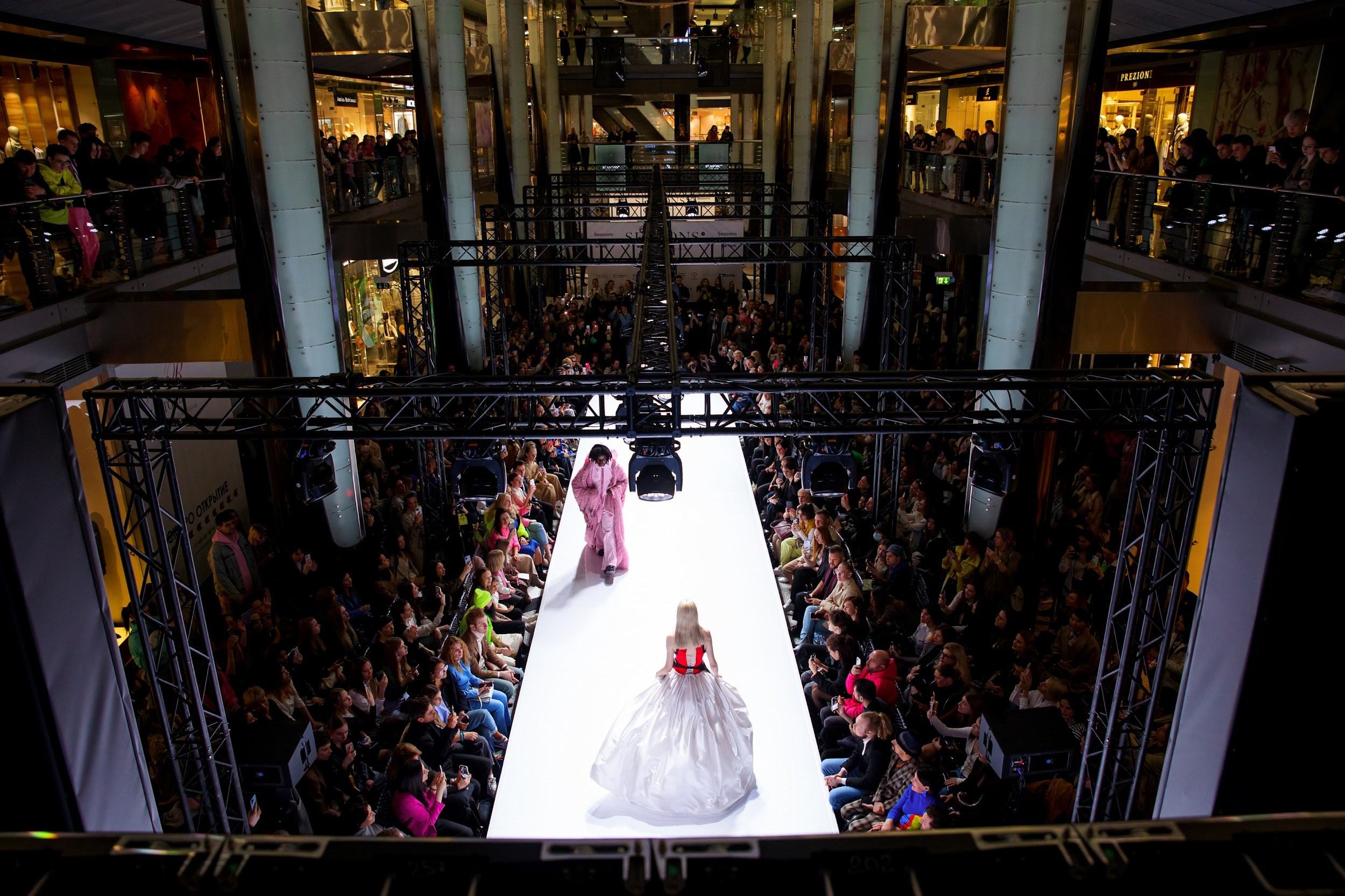 Season Fashion Week 2022. Kirillova Studio — мастерская декора и событий Юли Кирилловой