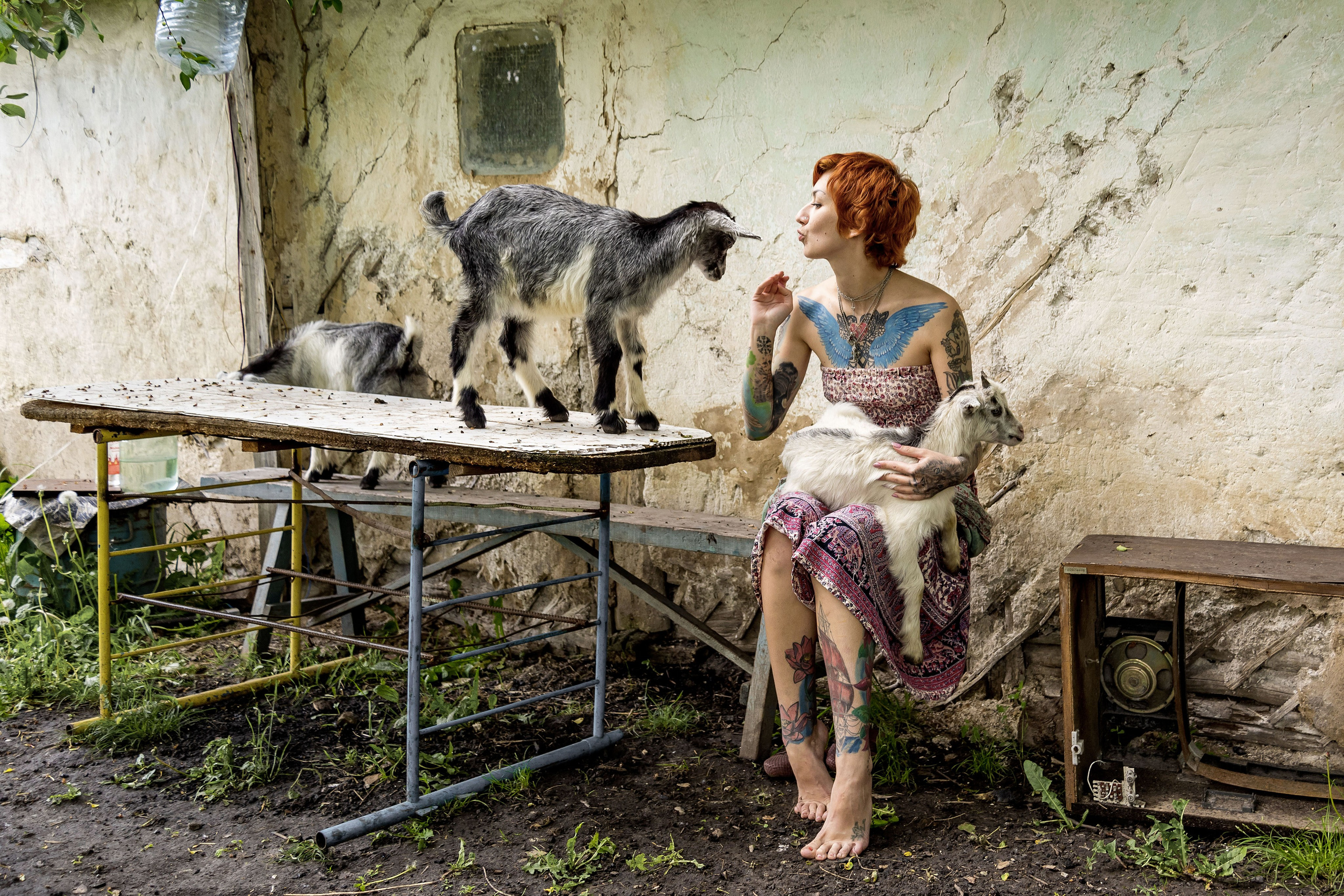 Девушка с козлятами. Bazarkom-photo.ru Фотограф Виктор Оськин в Старом Осколе