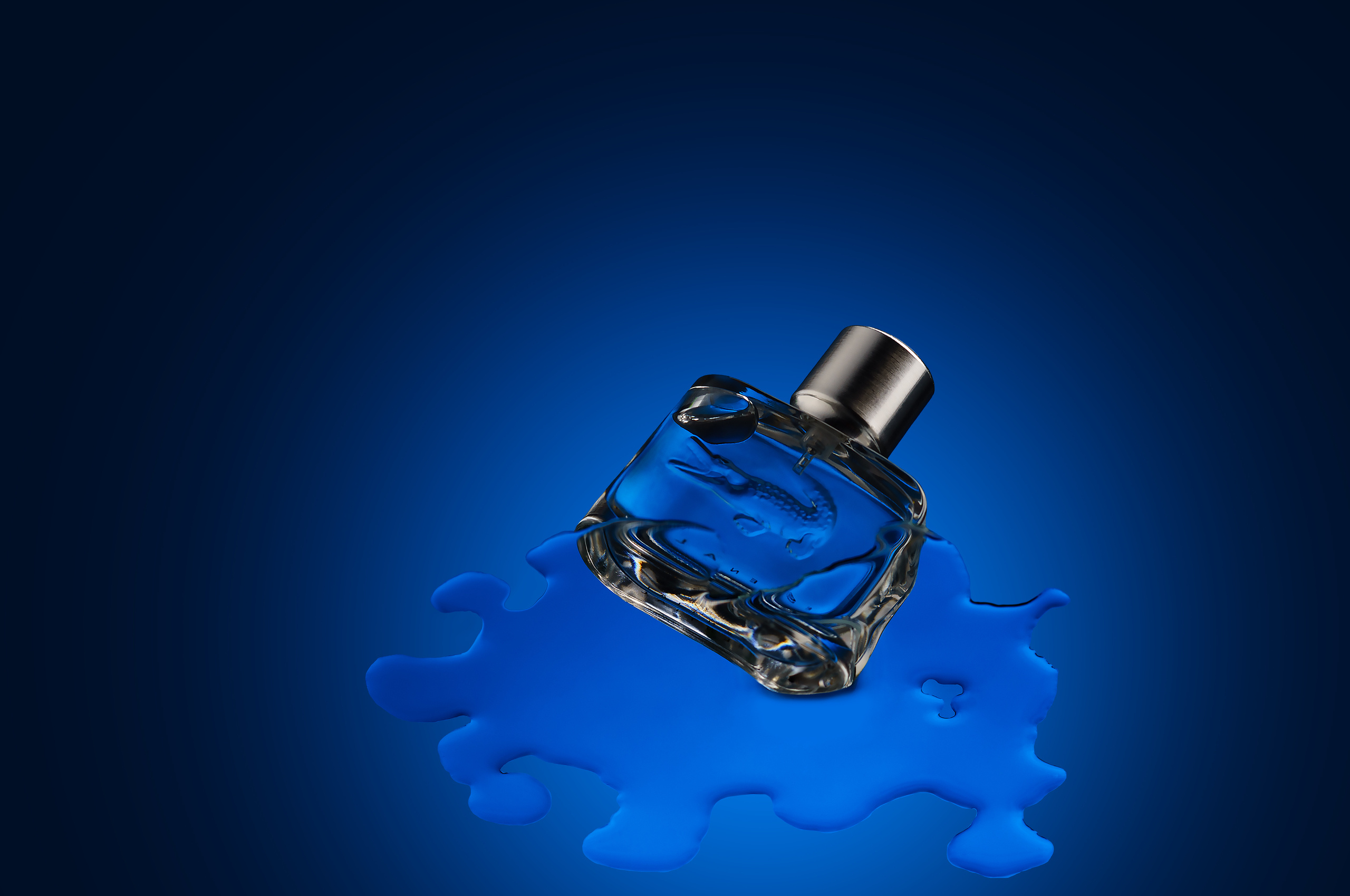 Рекламный и предметный фотограф туалетной воды в Санкт-Петербурге и Выборге