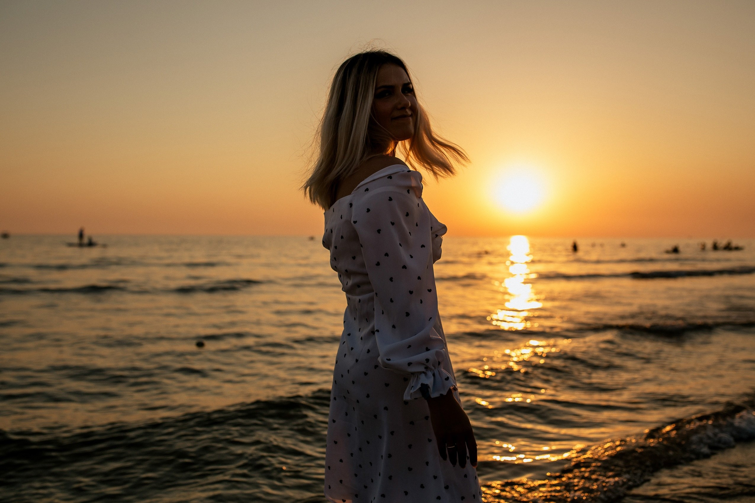 Фотосессия для девушки на закате в Анапе