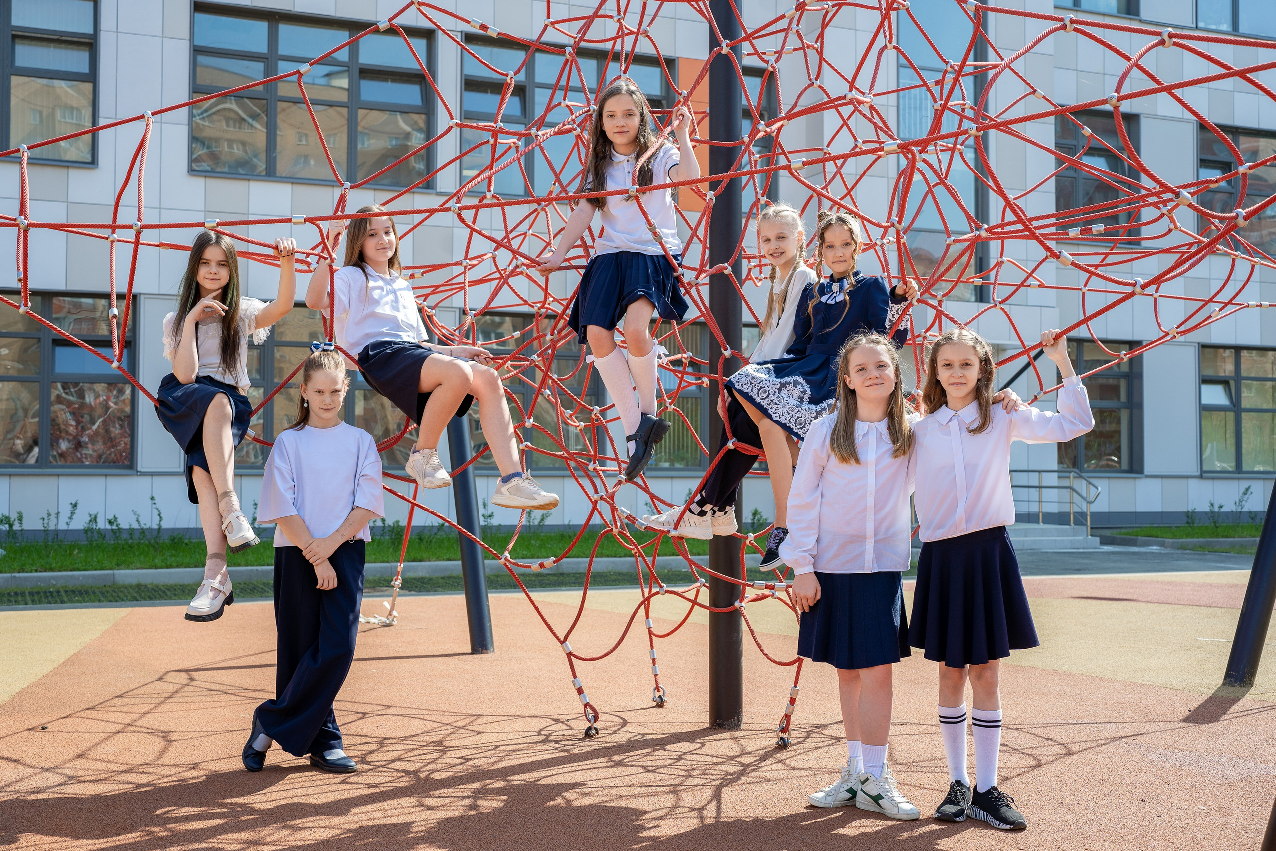 Прогулки в школьном дворе. Фотограф Казакова Анастасия