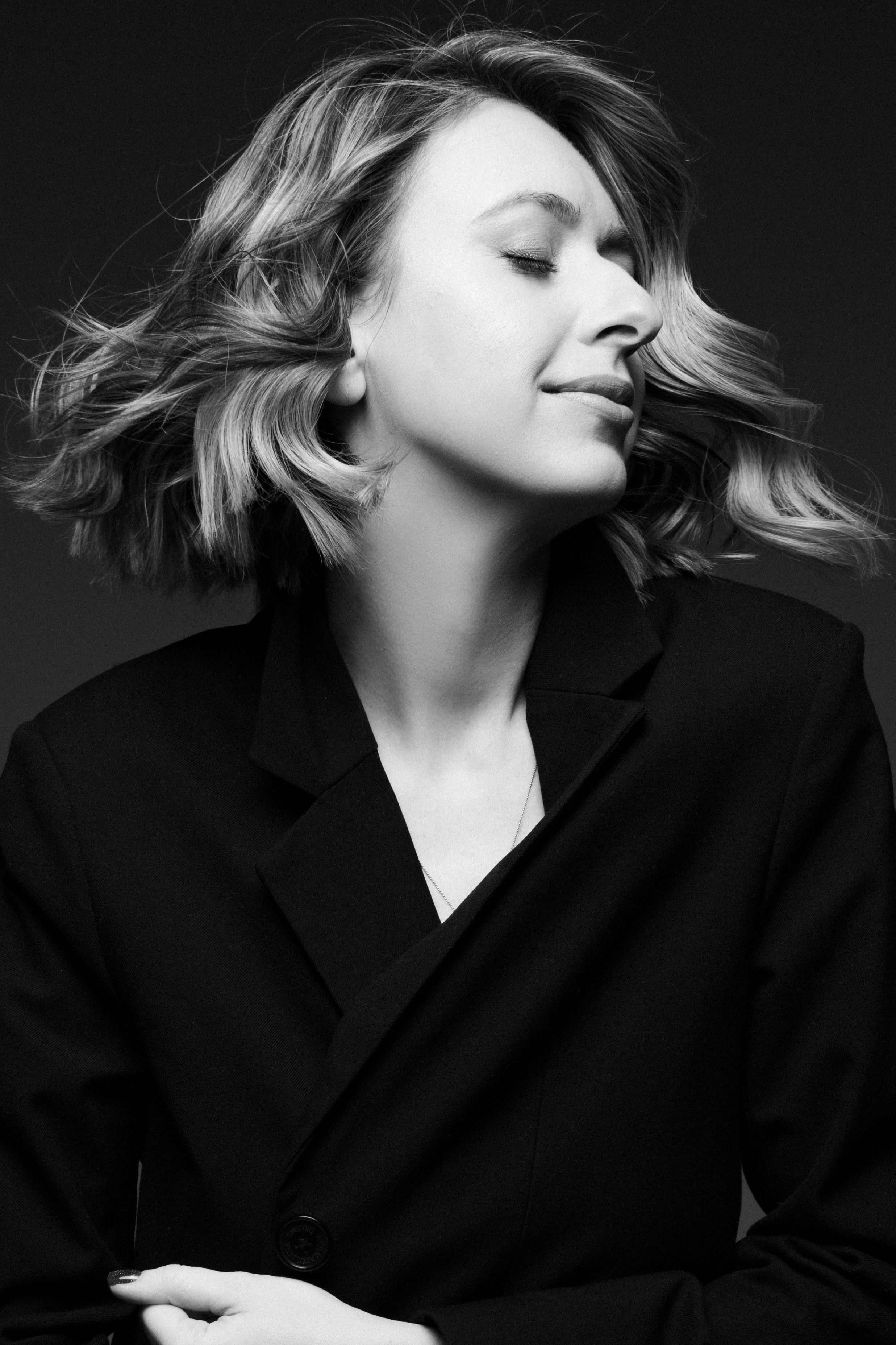 Вера ЧБ на циклораме. Фотограф в Москве Ольга Сатони