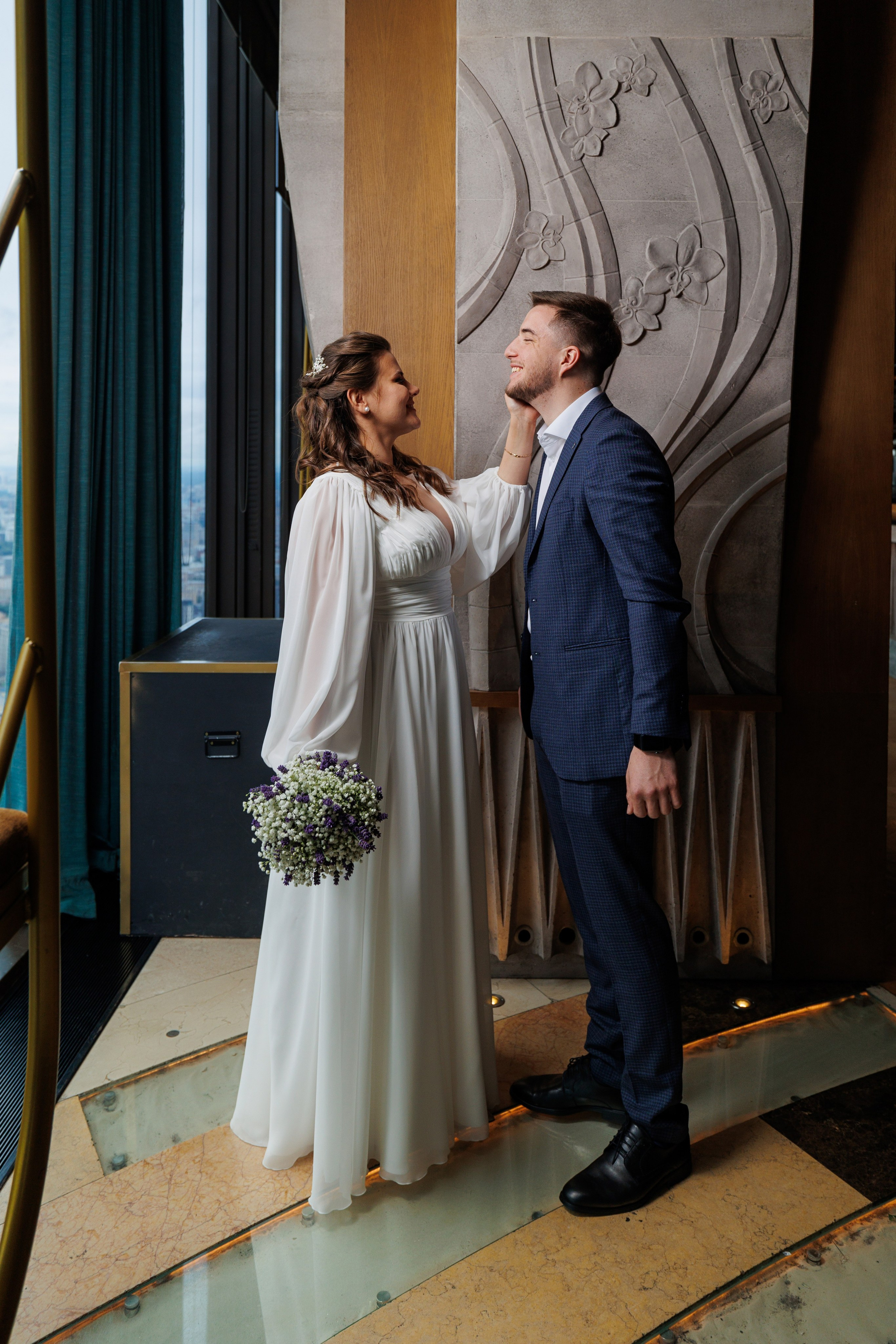 Фотограф на регистрацию в ЗАГС Москва Сити Birds Башня ОКО. Примеры фото, отзывы молодоженов и заявка на регистрацию через официальный сайт.