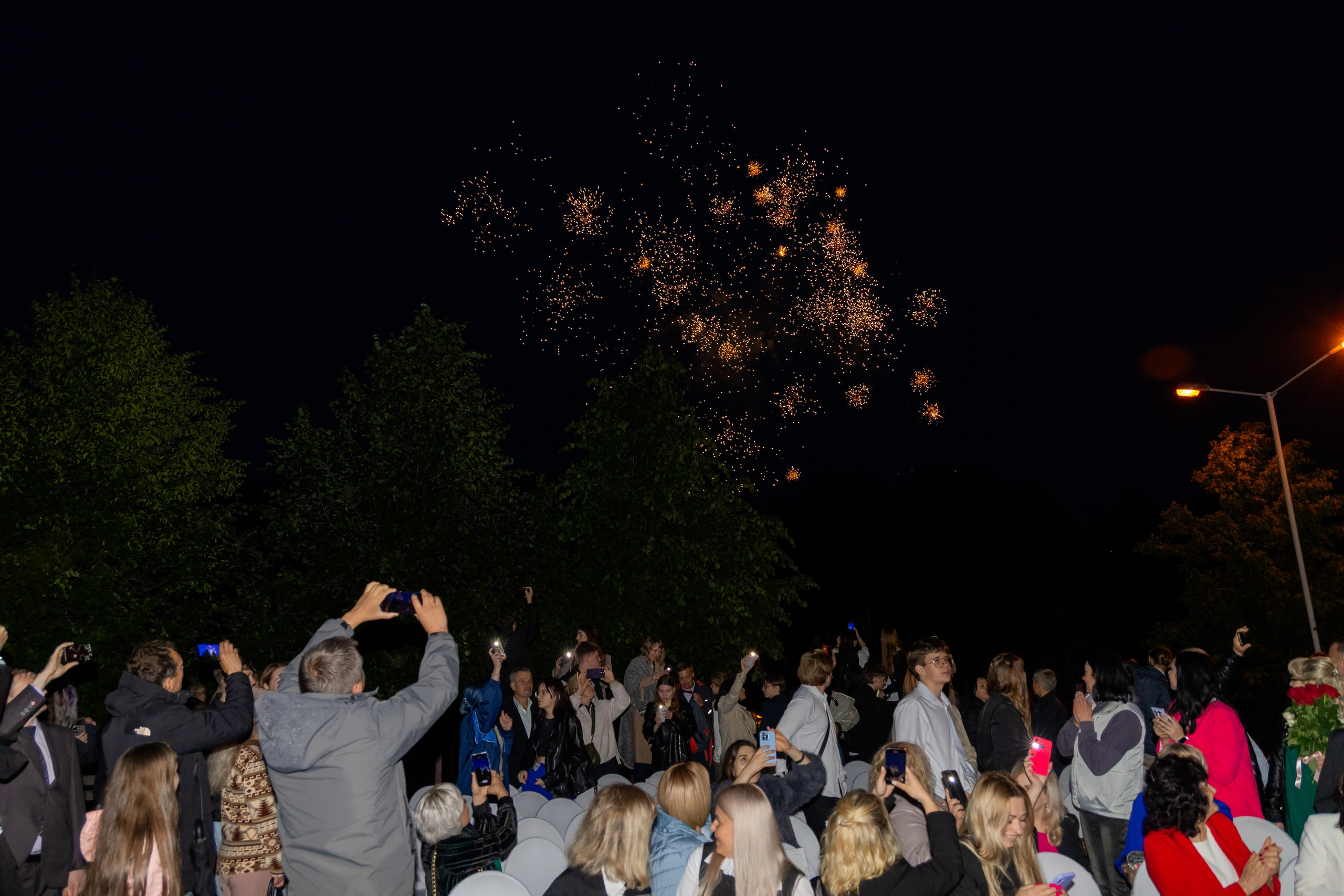 Школьный выпускной 2025 год в Минске, Беларуси. Свадебный фотограф в Минске/Беларуси Сергей Спиридонов