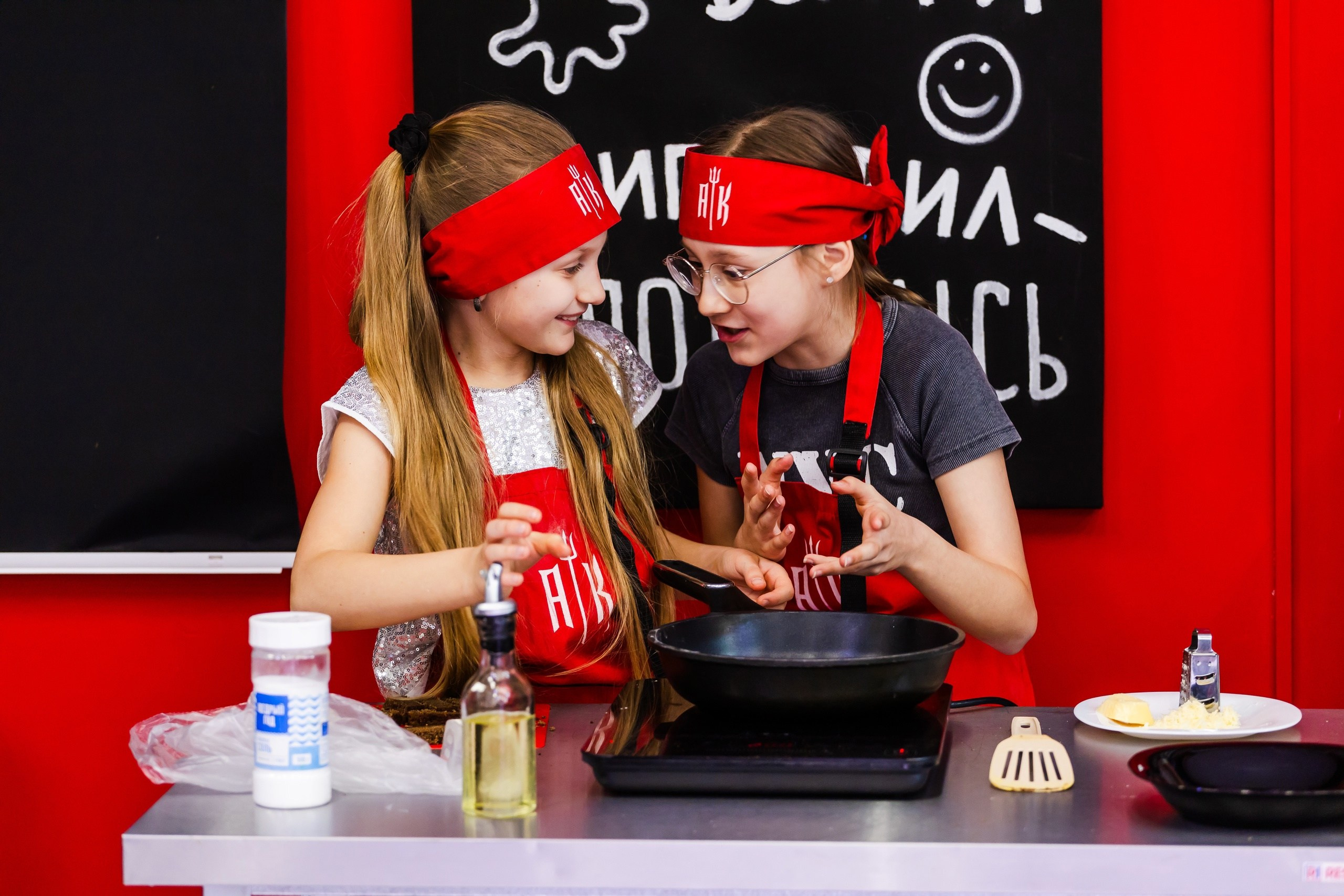 Репортажная съёмка дня рождения. Фотограф в Коломне, Рязани, Москве. Готовность фото на следующий день