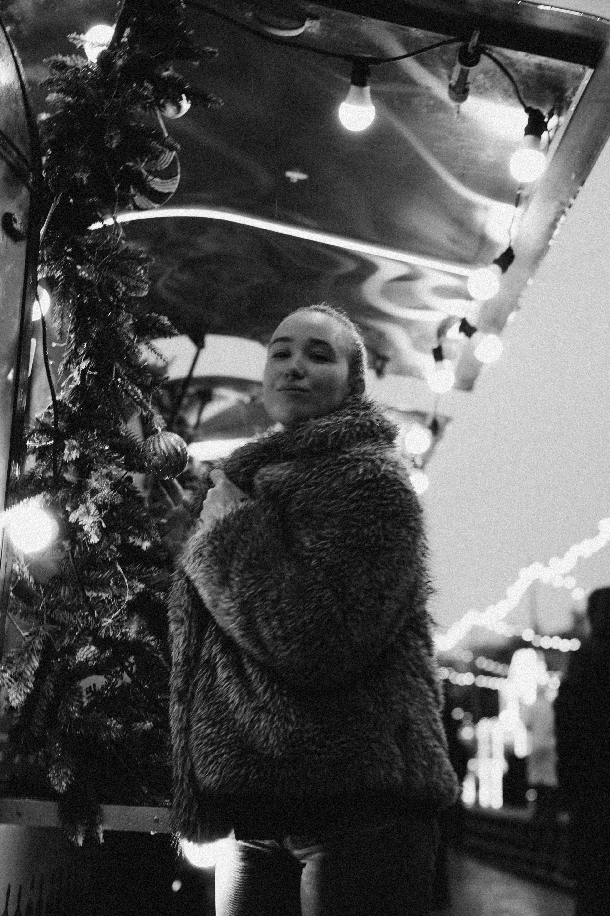 ПРОГУЛКА НА МАНЕЖНОЙ ПЛОЩАДИ ДЛЯ ДЕВУШКИ ПЕРЕД НОВЫМ ГОДОМ (НОВОГОДНЯЯ ФОТОСЕССИИЯ НА МАНЕЖНОЙ ПЛОЩАДИ). Профессиональный фотограф, Санкт-Петербург — Виктория Богомолова