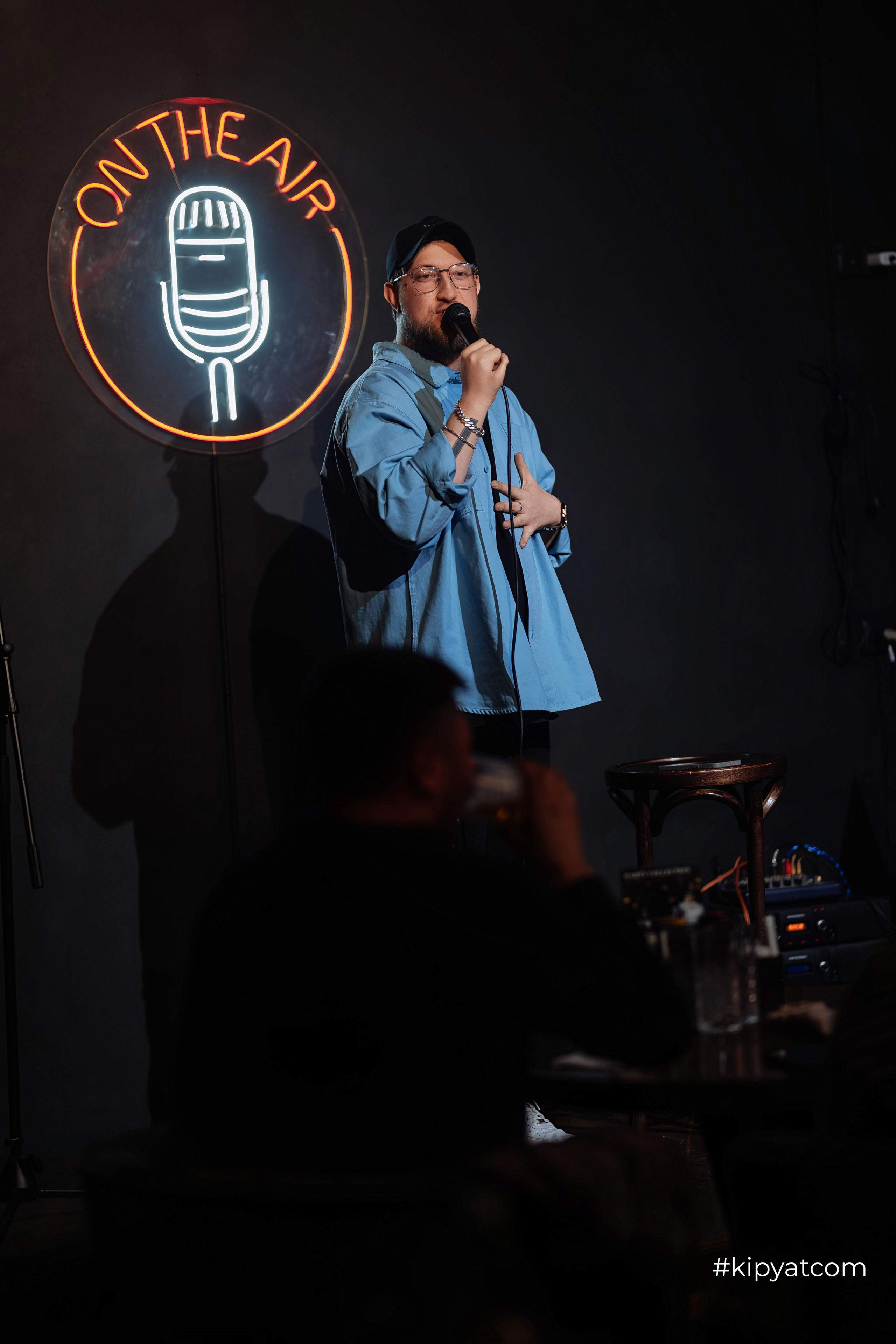 Сольный стендап концерт Александра Меркуль