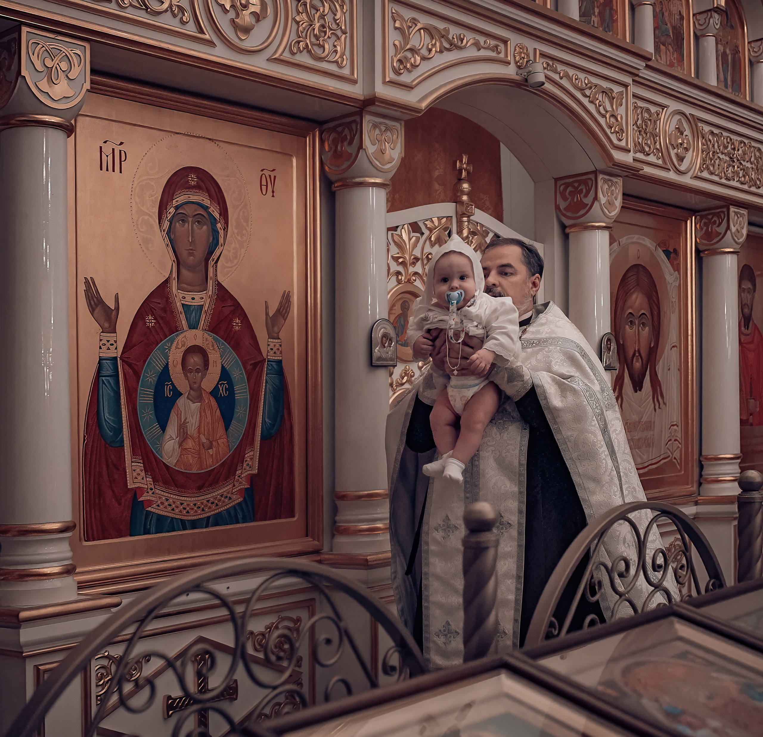 Крещение Максима в храме Феодора Тирона. Фотографы крещения/венчания  Красноярск Татьяна и Вячеслав Переваловы