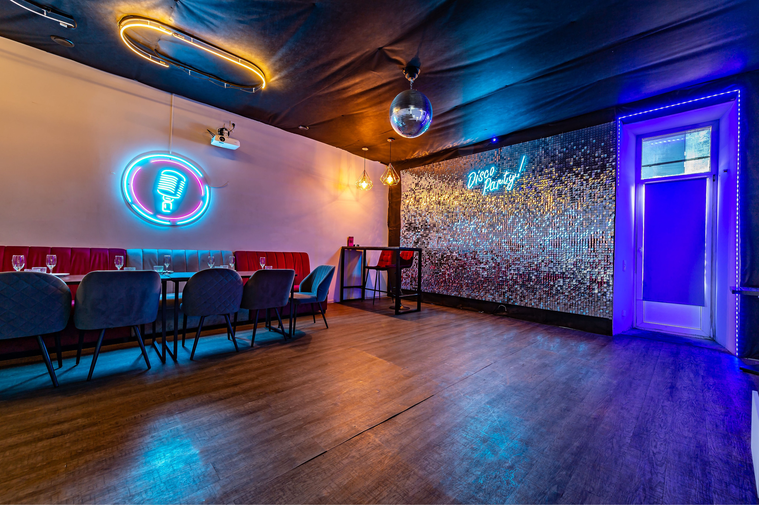 Диско. Аренда лофта в СПб для мероприятий