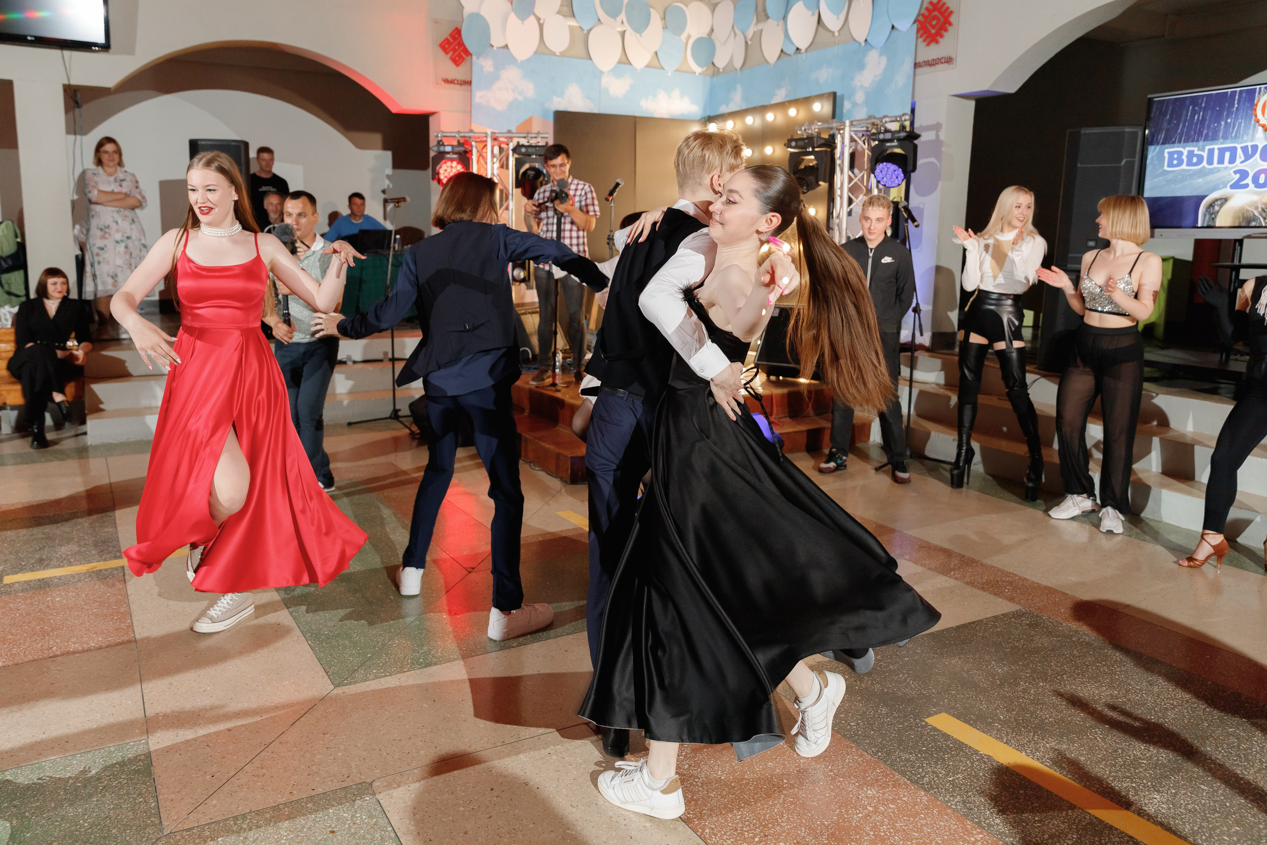 Школьный выпускной 2023 год в Минске. Свадебный фотограф в Минске/Беларуси Сергей Спиридонов