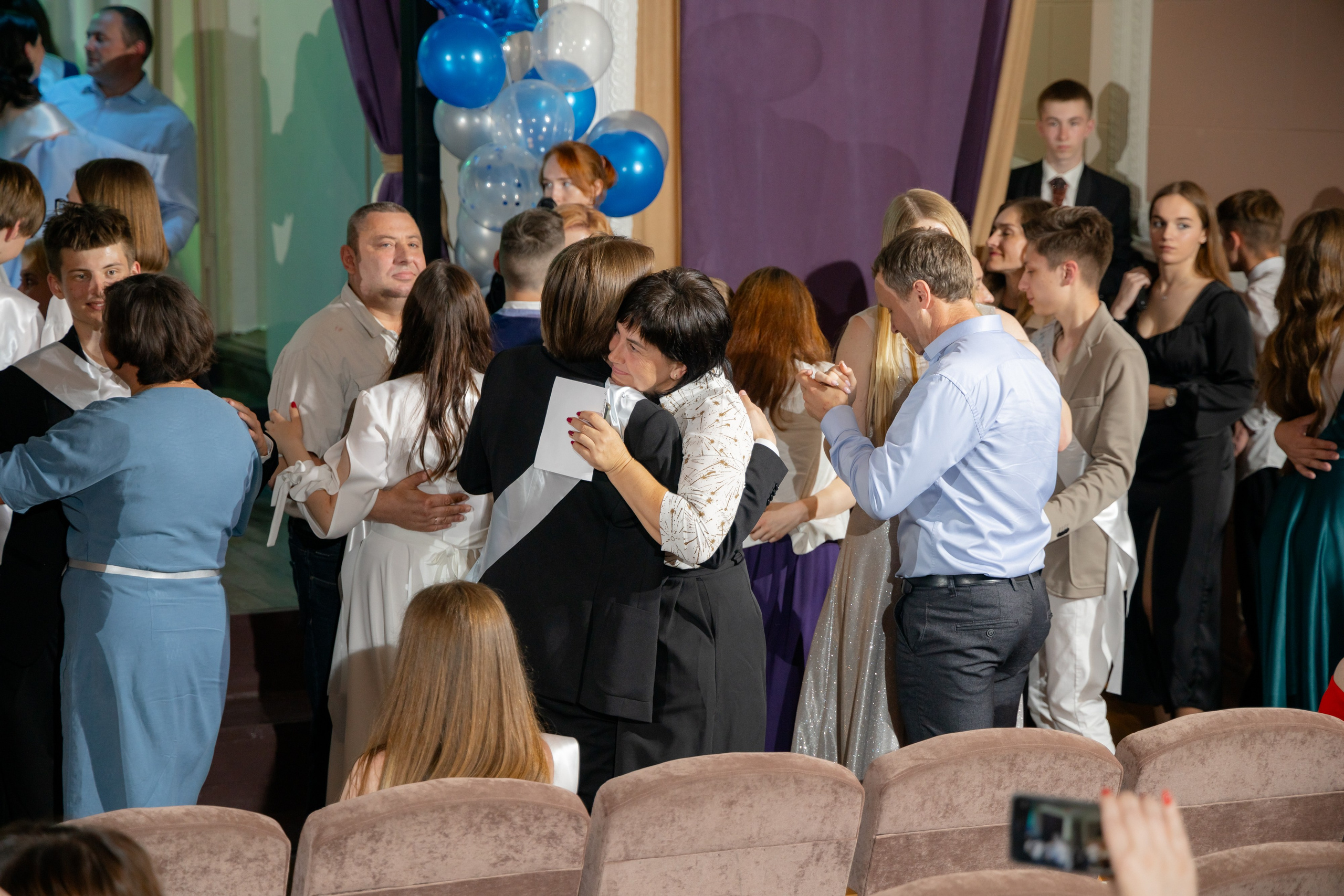 Школьный выпускной 2024 год в Соколе (Минск). Свадебный фотограф в Минске/Беларуси Сергей Спиридонов