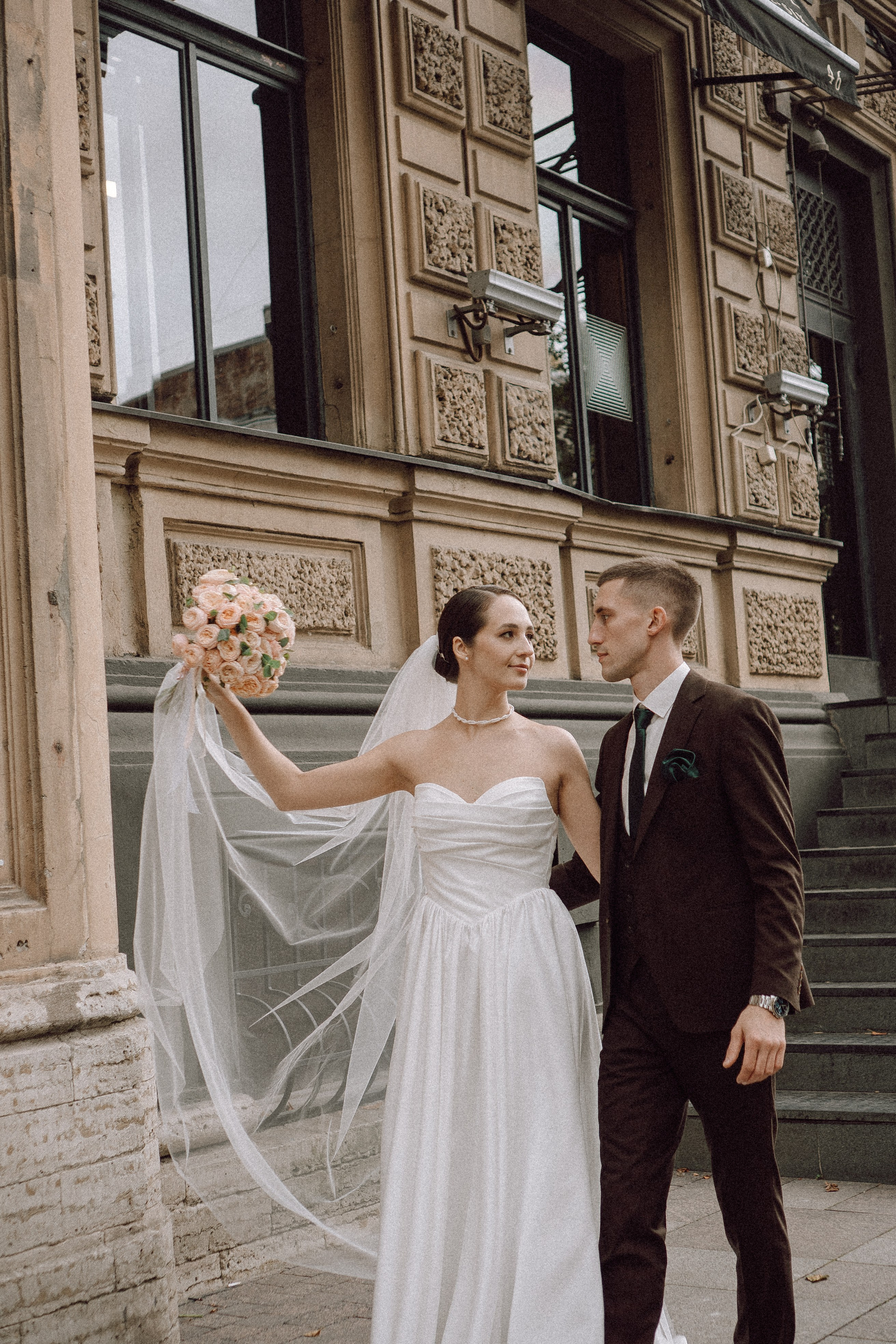 СВАДЕБНАЯ ПРОГУЛКА В САНТК-ПЕТЕРБУРГЕ (ИСАКИЕВСКИЙ СОБОР, ЗИМНЯЯ КАНАВКА, ЭРМИТАЖ И БОЛЬШАЯ МОРСКАЯ УЛИЦА). Профессиональный фотограф, Санкт-Петербург — Виктория Богомолова