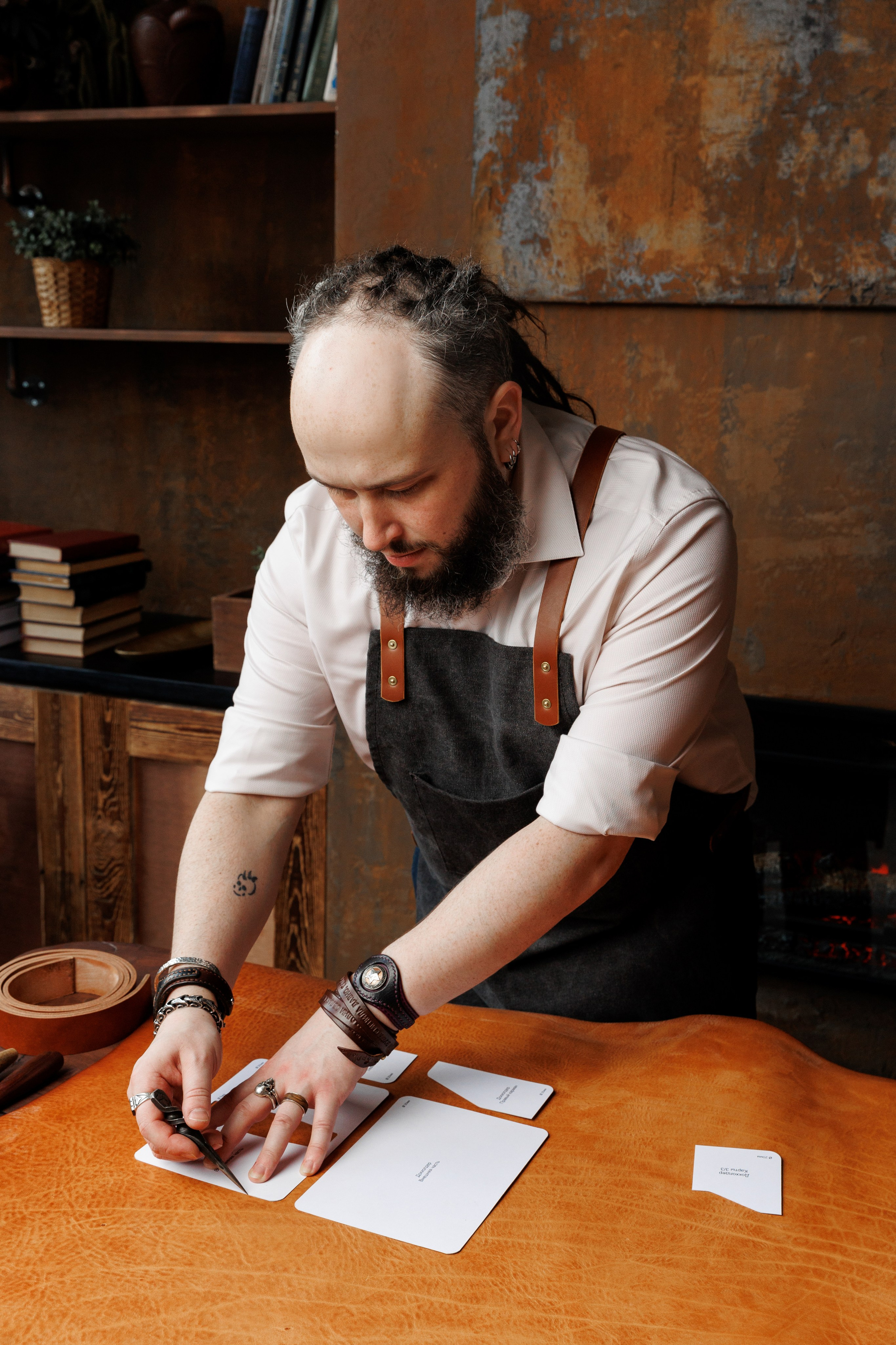 Андрей мастер по работе с кожей. Фотограф Щелково/ Москва Татьяна Жучкова