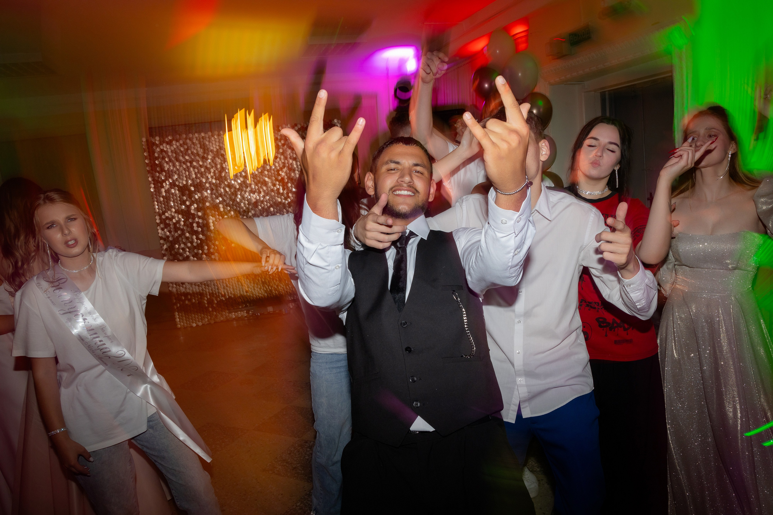 Школьный выпускной 2024 год в Соколе (Минск). Свадебный фотограф в Минске/Беларуси Сергей Спиридонов