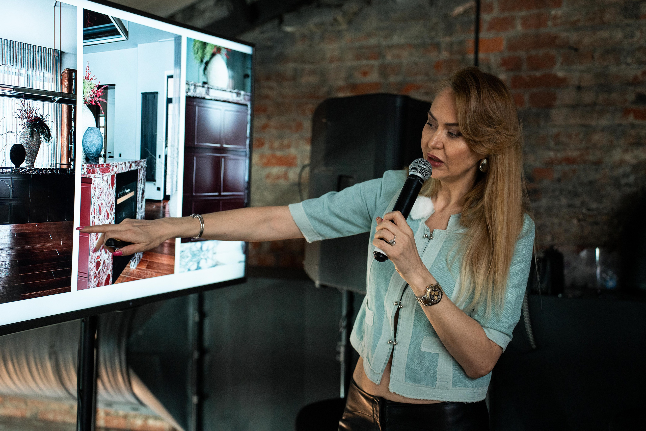 Roomer 23.04.2026. Коммерческий и художественный фотограф и видеограф в Москве Арсений Тургенев