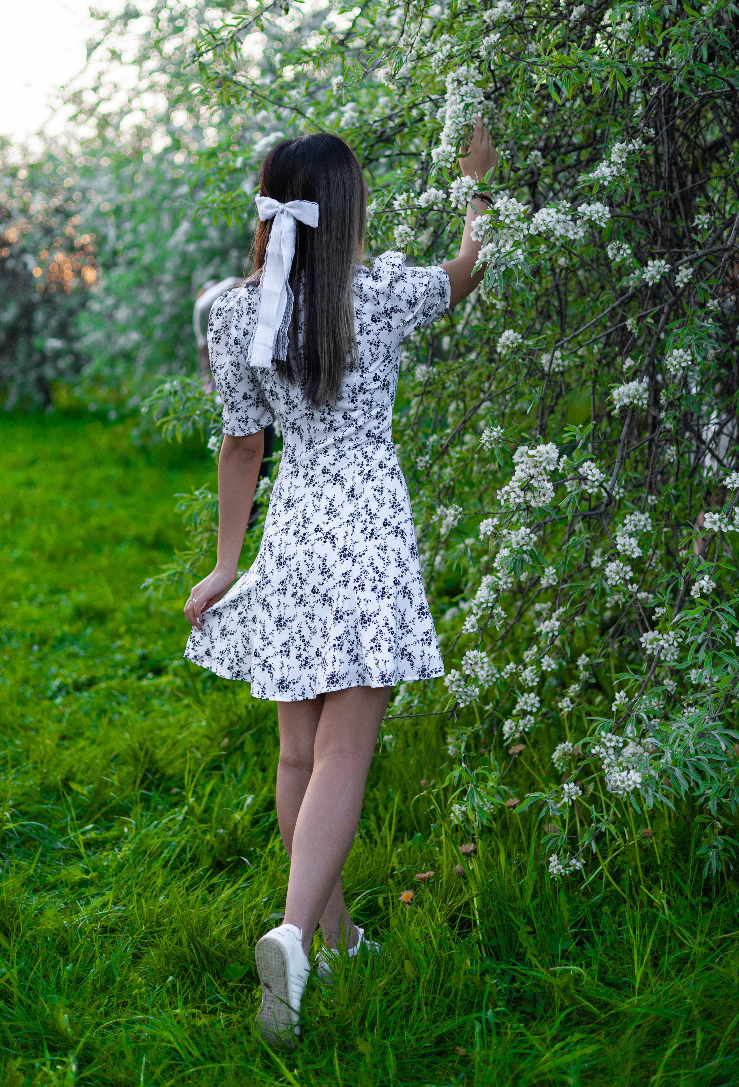 Виктория. Фотосессия в Яблоневом саду. Портретный фотограф Панферова Регина г. Санкт-Петербург, г. Казань