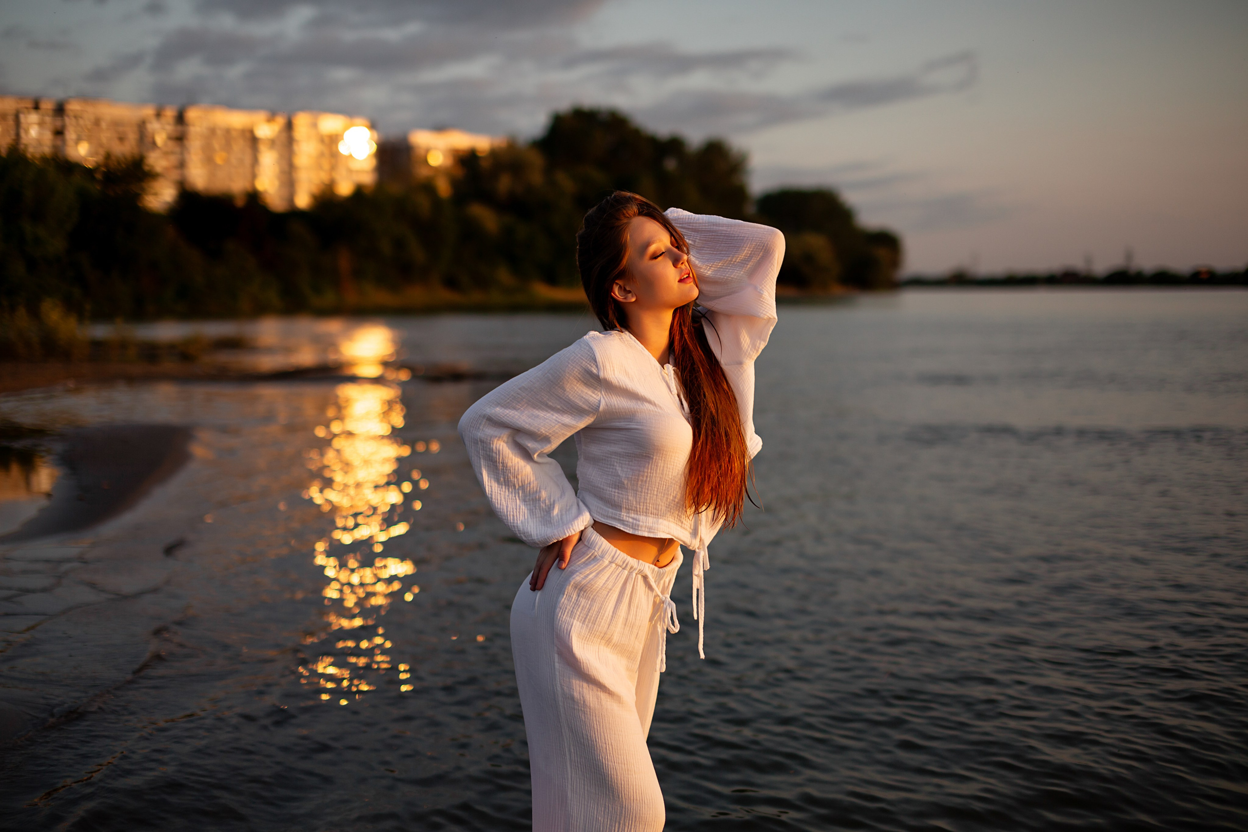 У воды. Https://malovafoto.ru