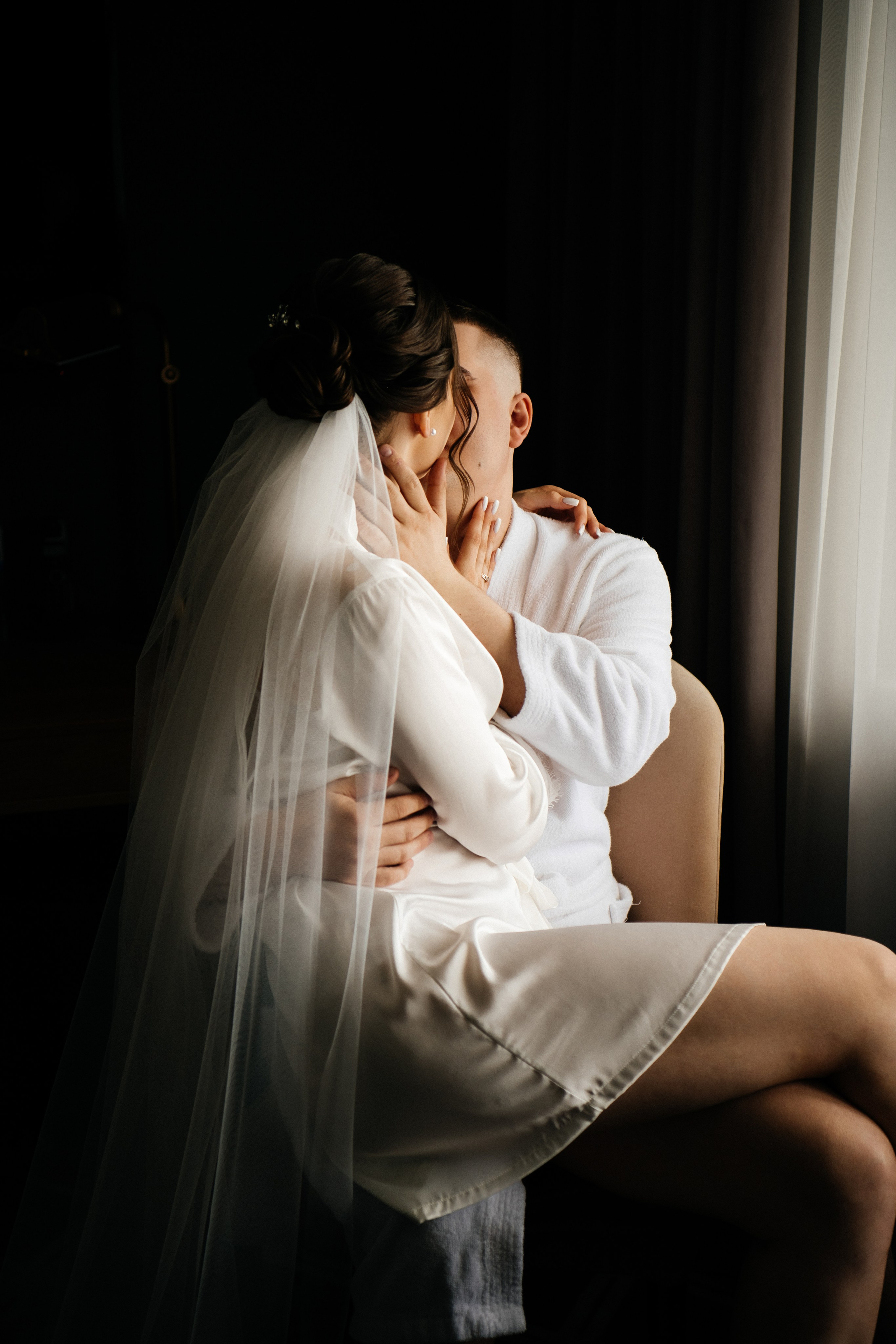 alt="Свадебная фотосессия в Барнауле. Свадебный фотограф Анна Глухова"