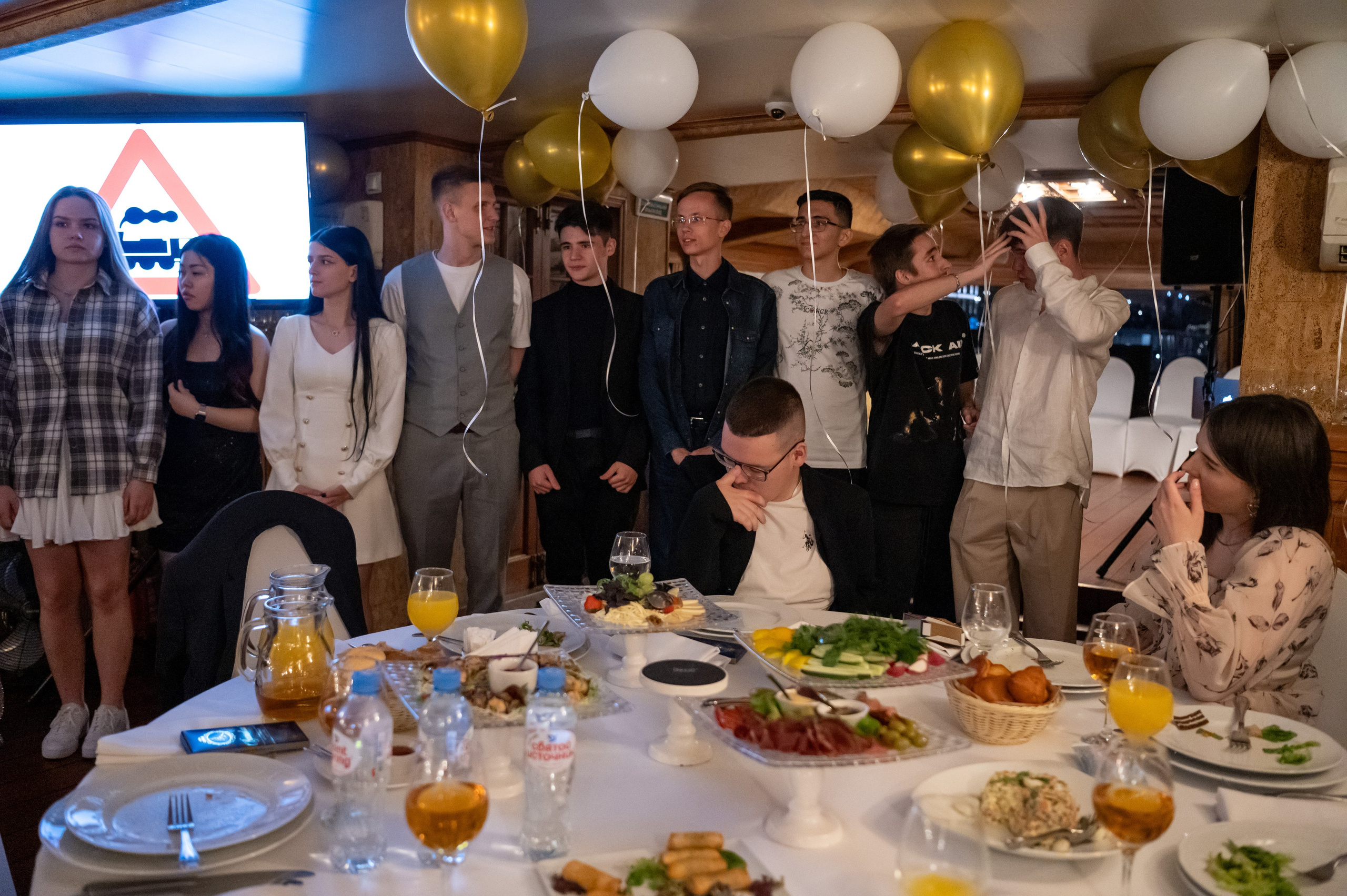 Выпускной вечер 11 класс на теплоходе. Детский и семейный фотограф г. Москва Оксана Катаджи