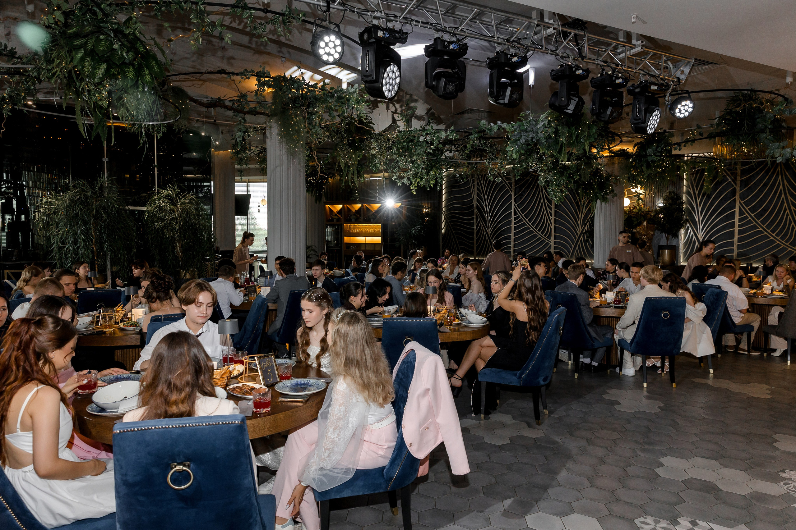 ВЫПУСКНОЙ CHEESERIA-Гимназия 33. Свадебный и семейный фотограф Динар Гильмутдинов