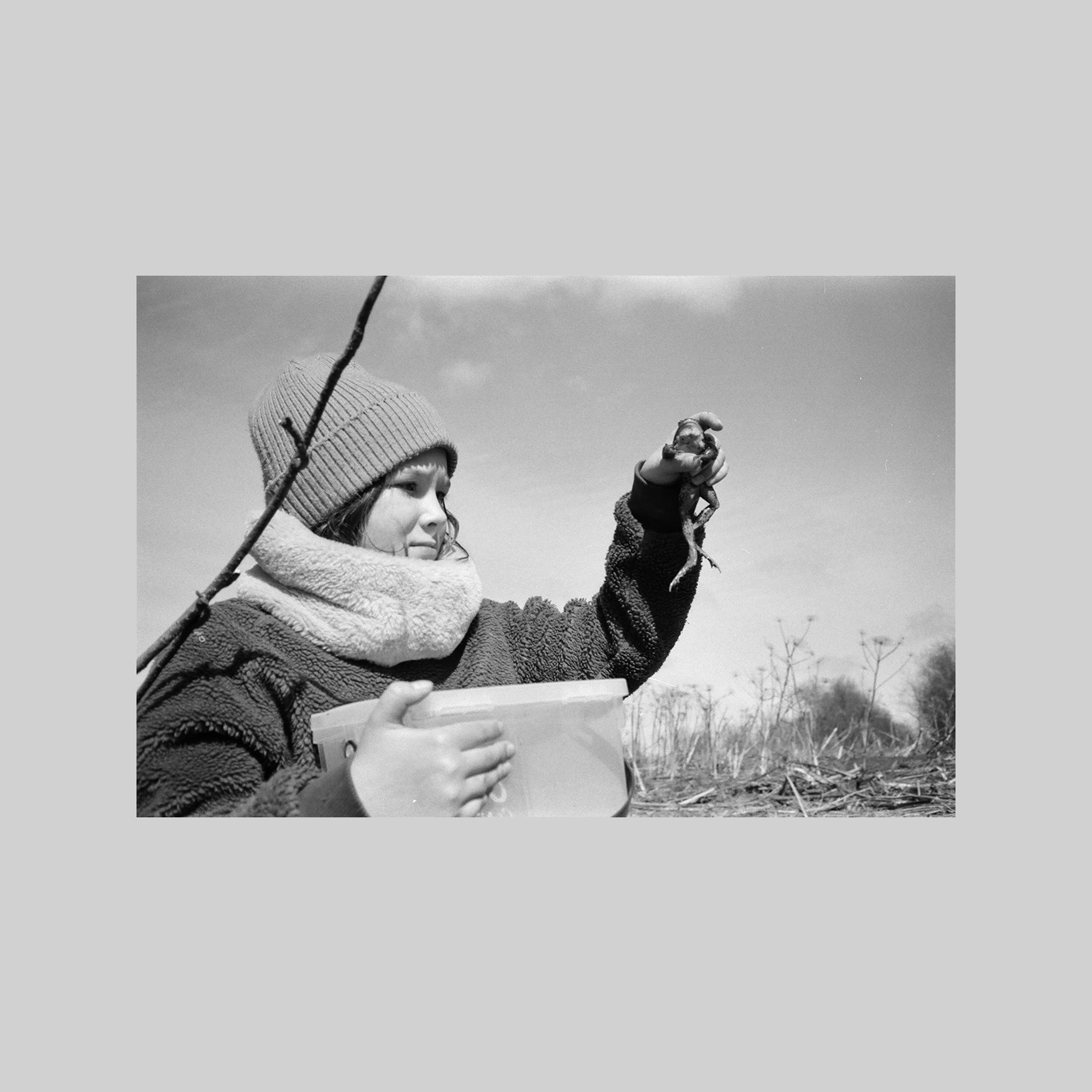 Maja with a frog (Lzi)