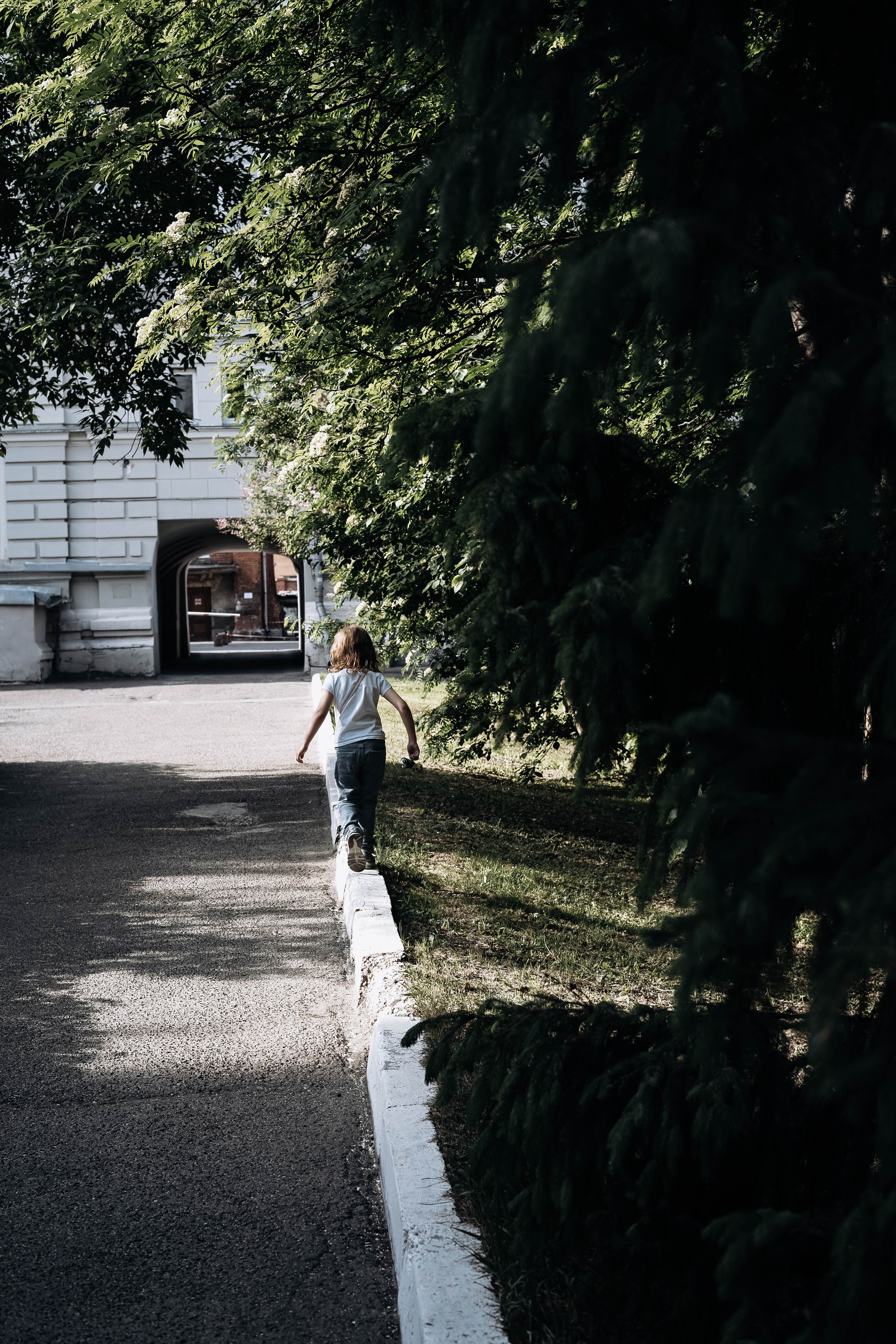 Маня и Аня ранним утром 🤍. Семейный фотограф в Томске Зарина Азизбаева