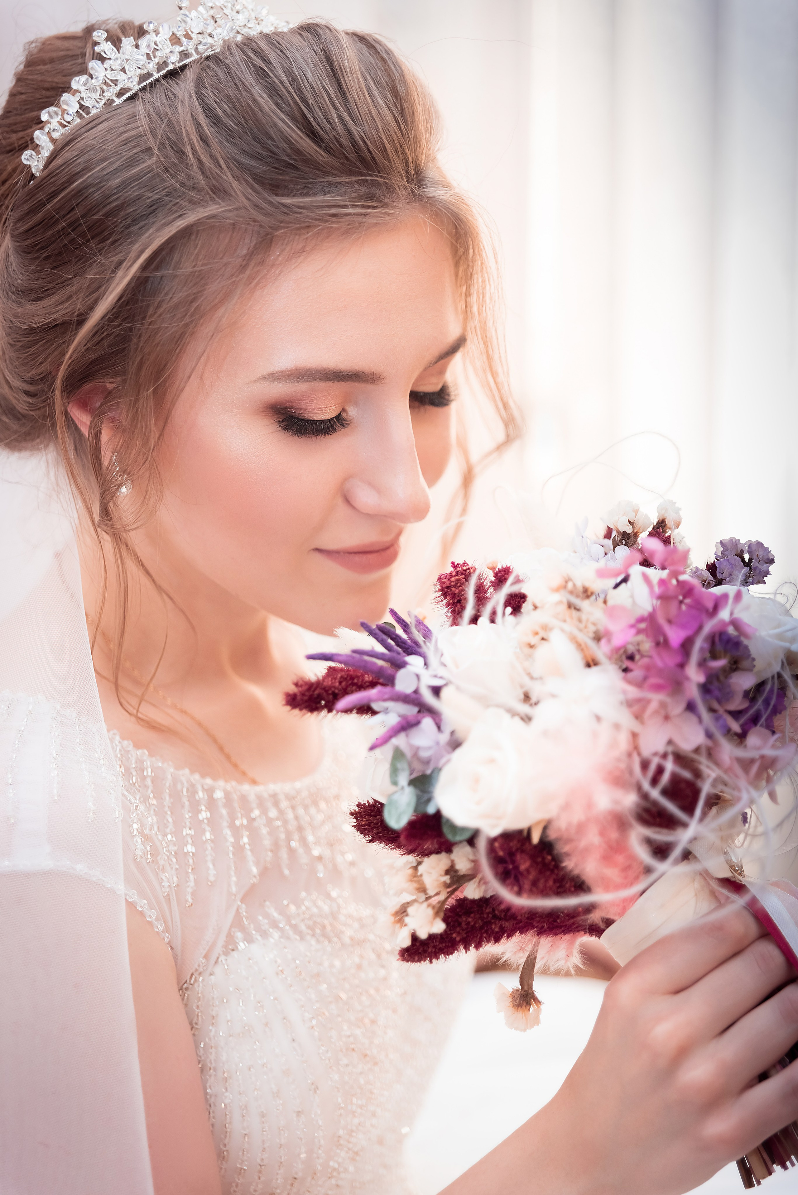 Романтичное фото невесты Екатерининский зал Краснодара