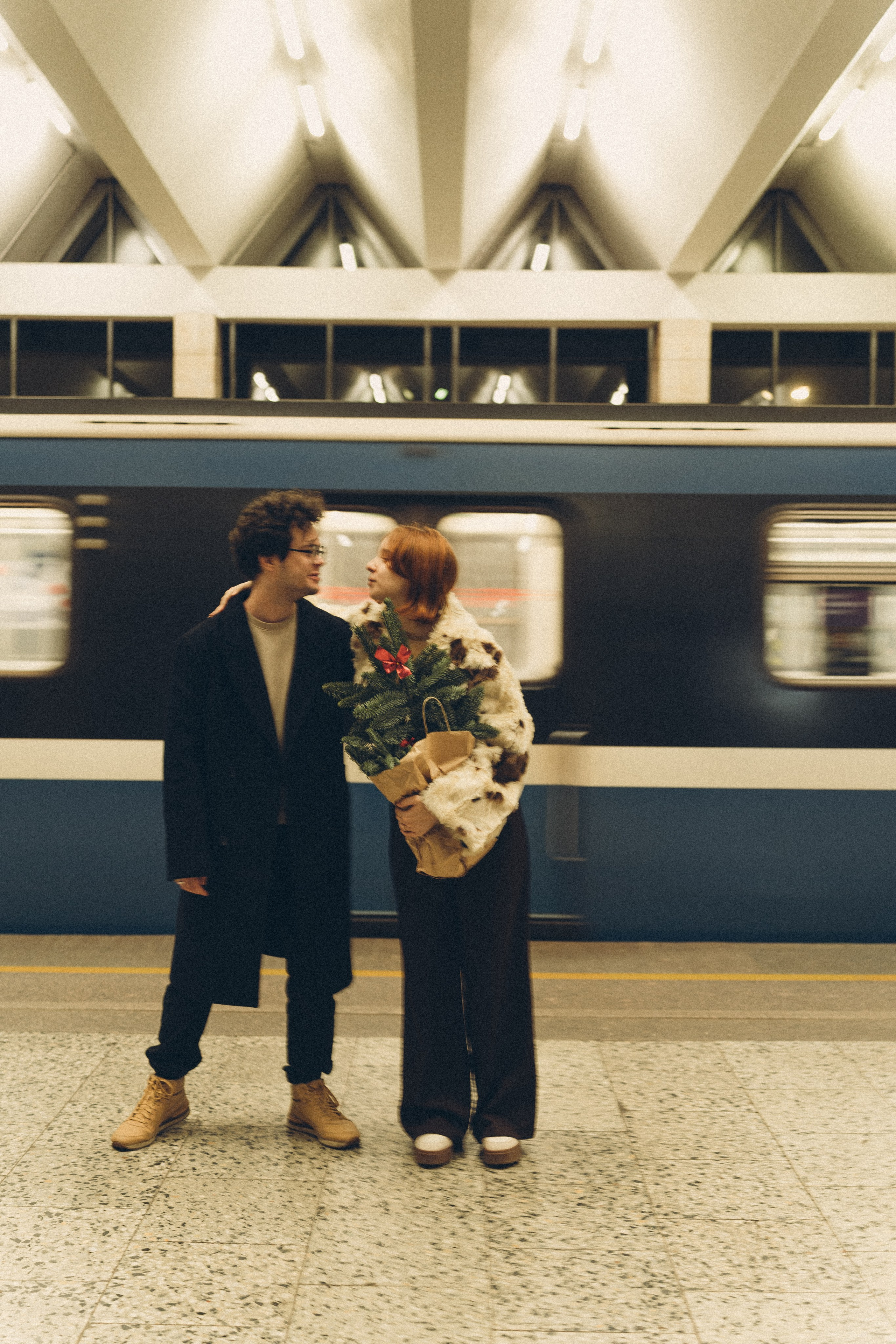 НОВОГОДНЯЯ ФОТОСЕСИИЯ ПАРЫ В МЕТРО ЛЮБОВЬ. Профессиональный фотограф, Санкт-Петербург — Виктория Богомолова