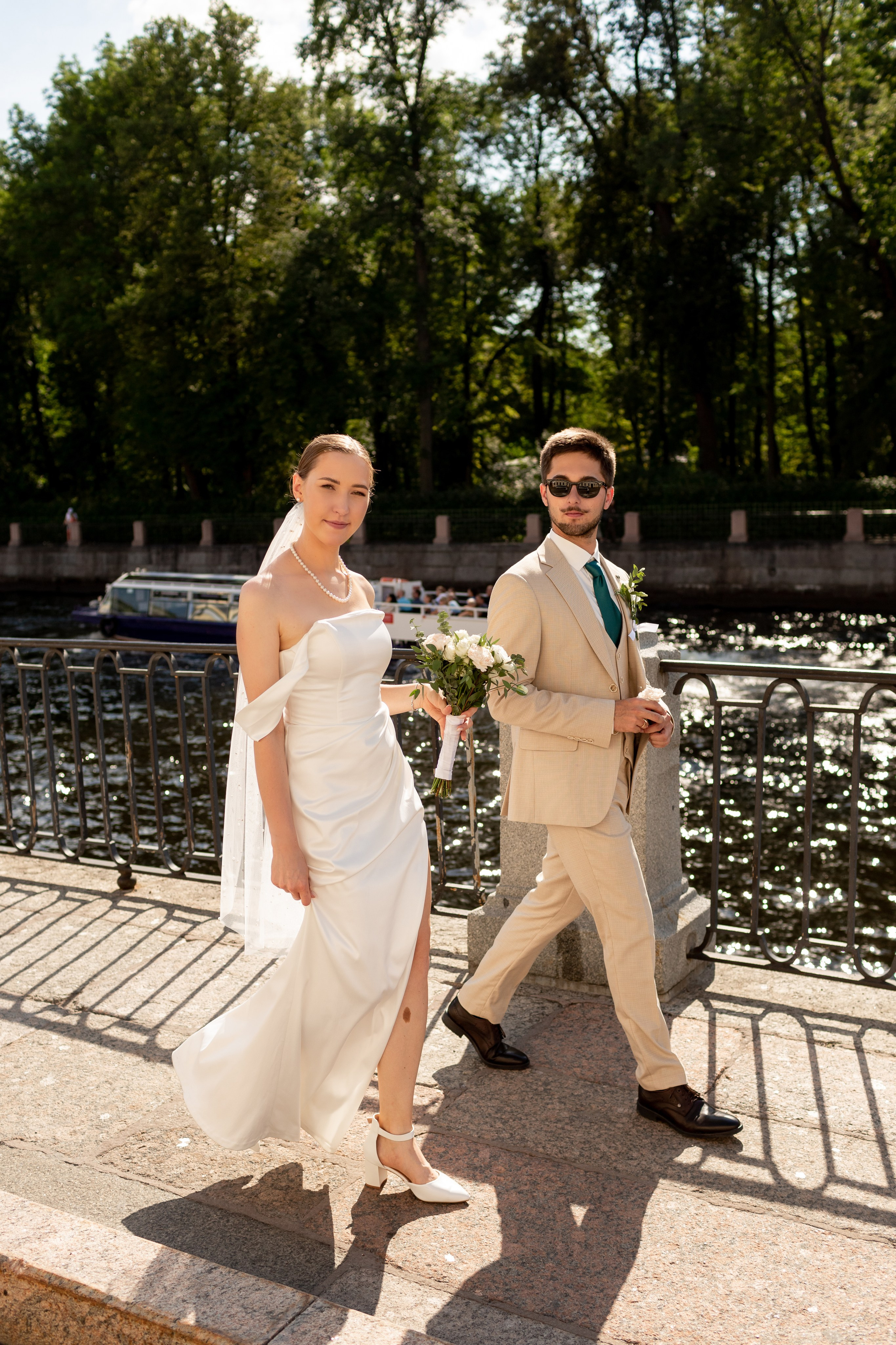 Свадебная фотопрогулка у Лахты. Свадебный фотограф Кирилл Белый