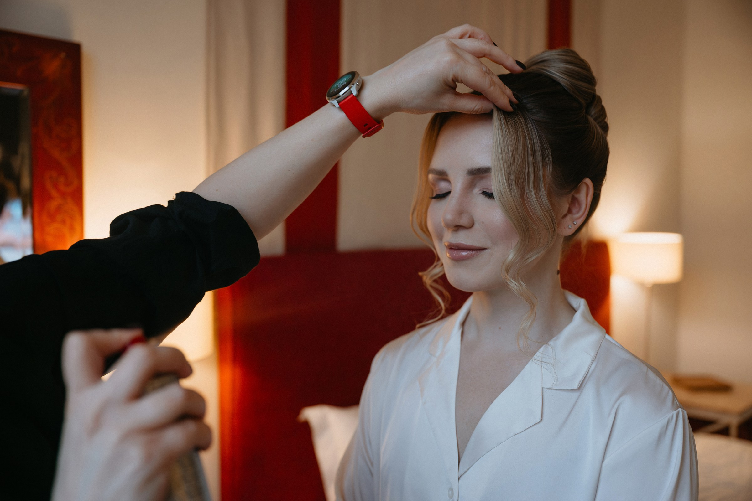 Сборы жениха и невесты в отеле Англетер