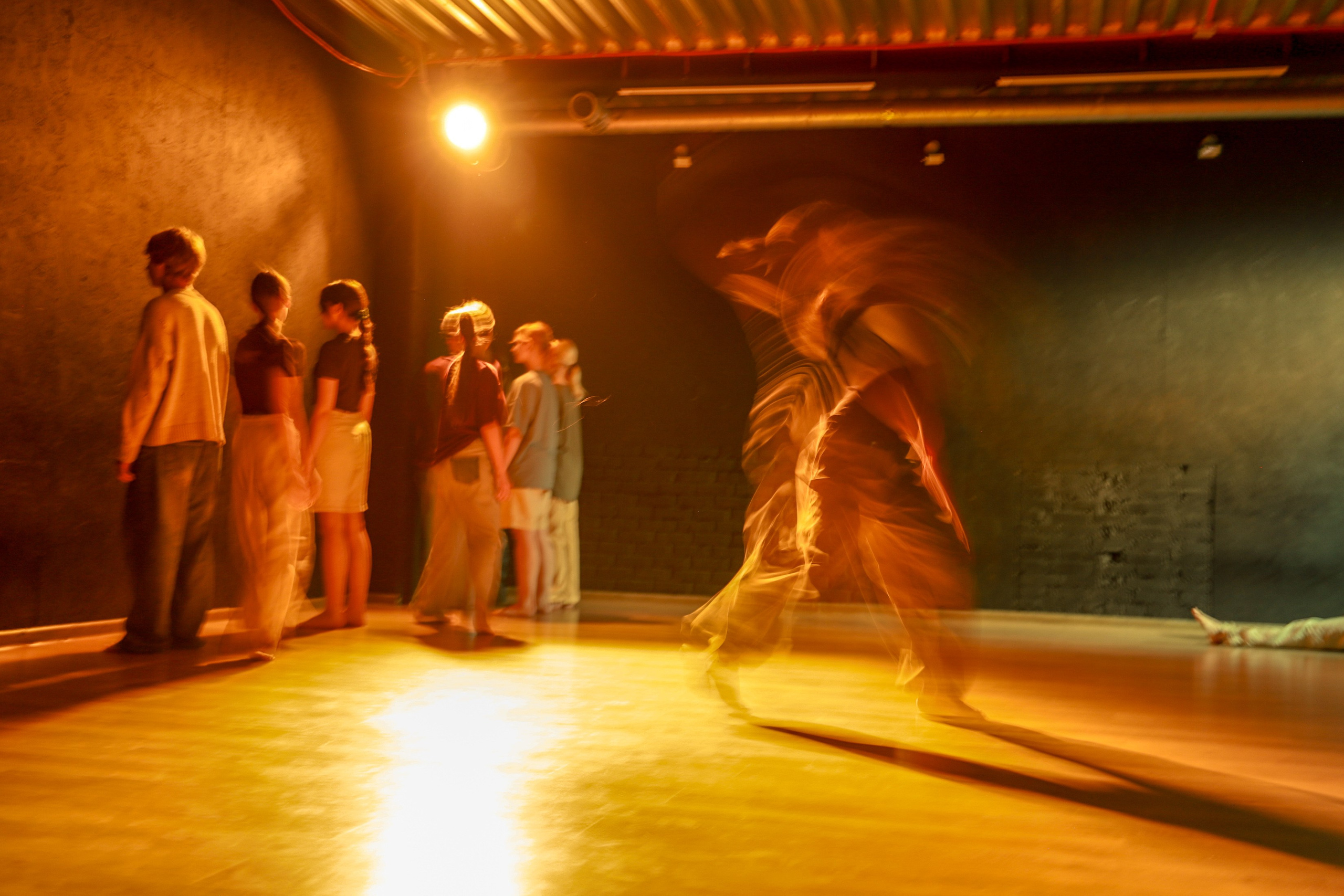 Современный показ Подземка. Небесные ласточки. Фотограф Юлия Мальцева