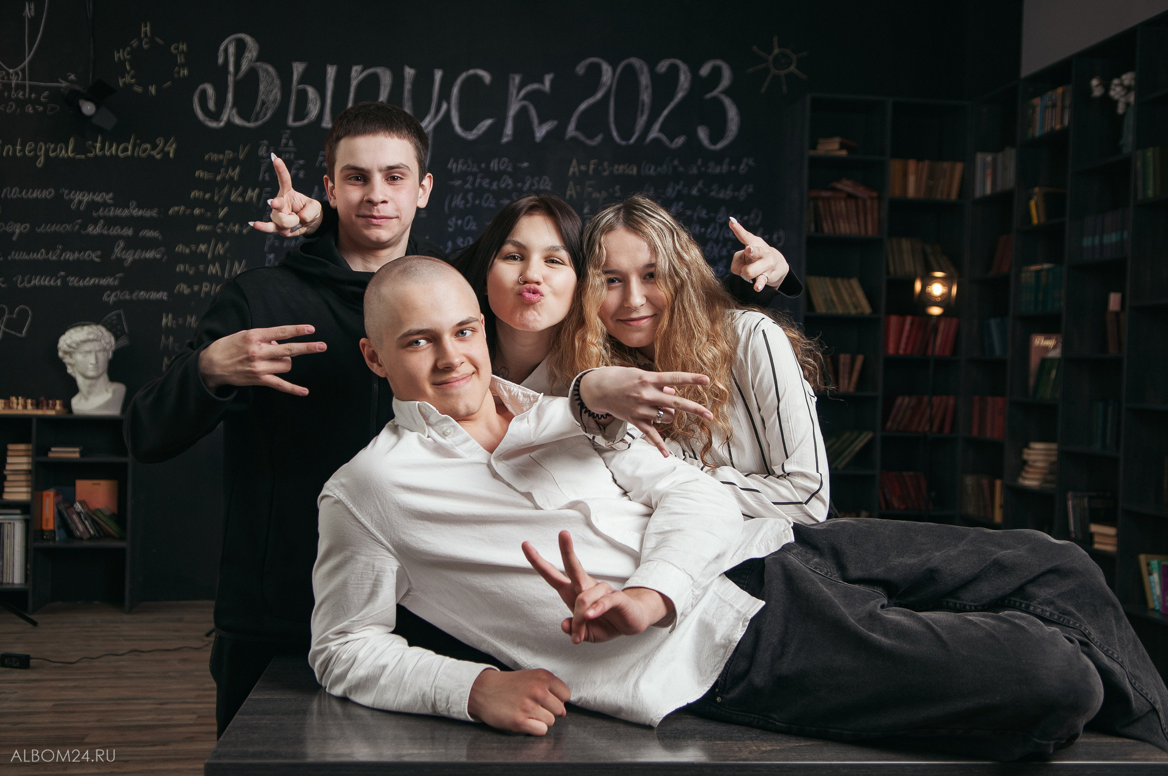 Съемка на выпускной альбом Школа 27, 9А класс. Выпускные альбомы и фотосъемка в Красноярске