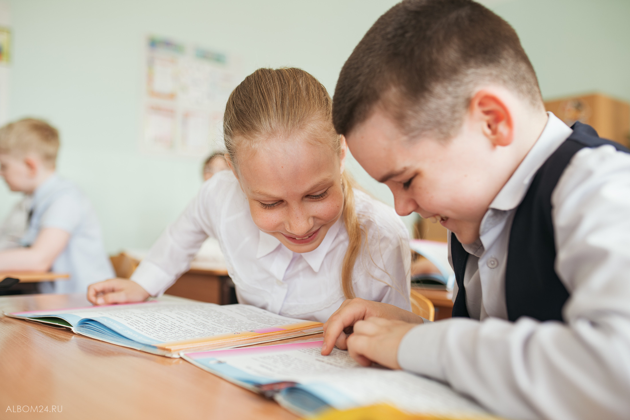 Съемка на выпускной альбом Емельяновская школа № 1, 4Е. Выпускные альбомы и фотосъемка в Красноярске