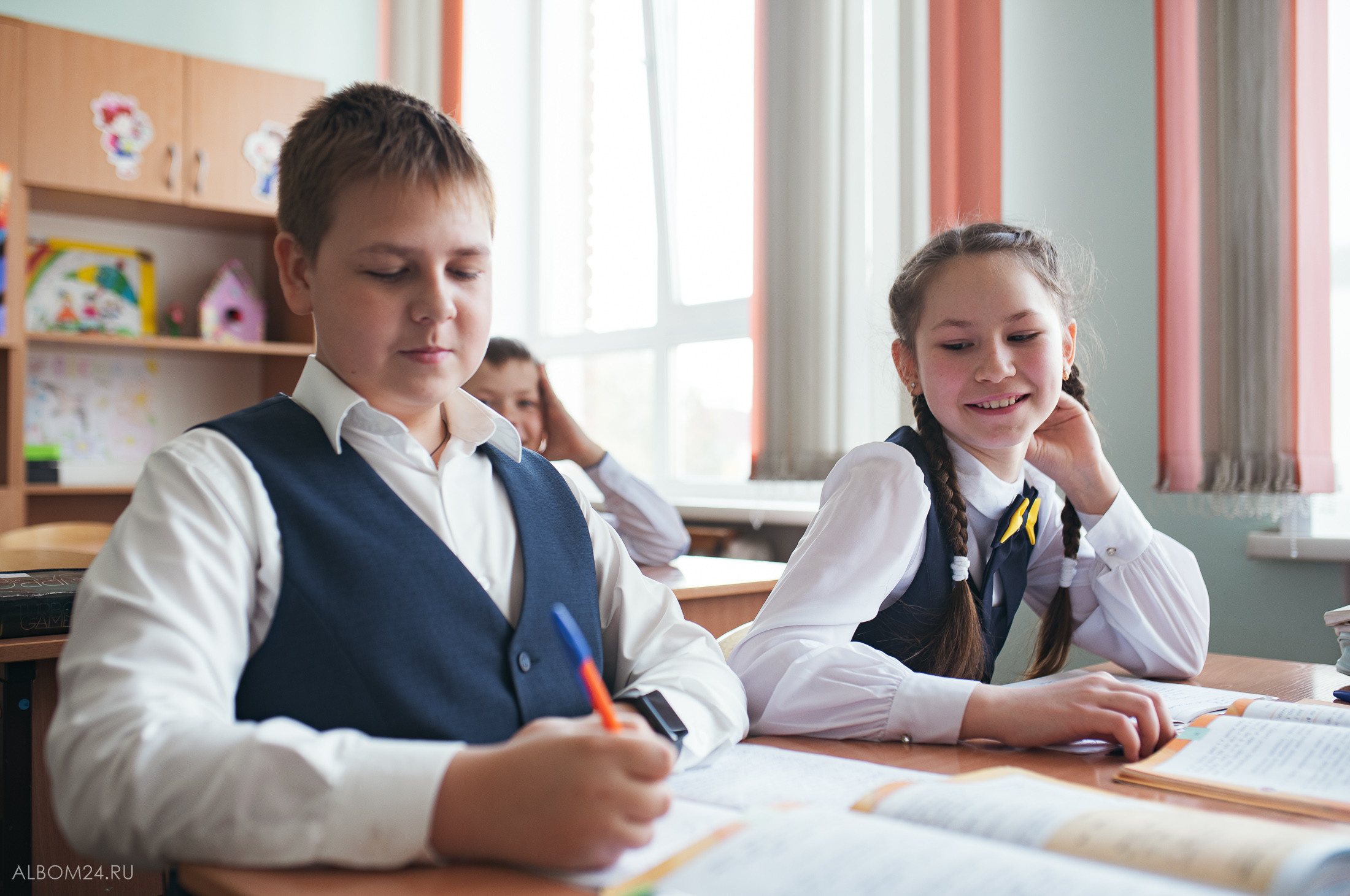 Съемка на выпускной альбом Емельяновская школа № 1, 4А. Выпускные альбомы и фотосъемка в Красноярске