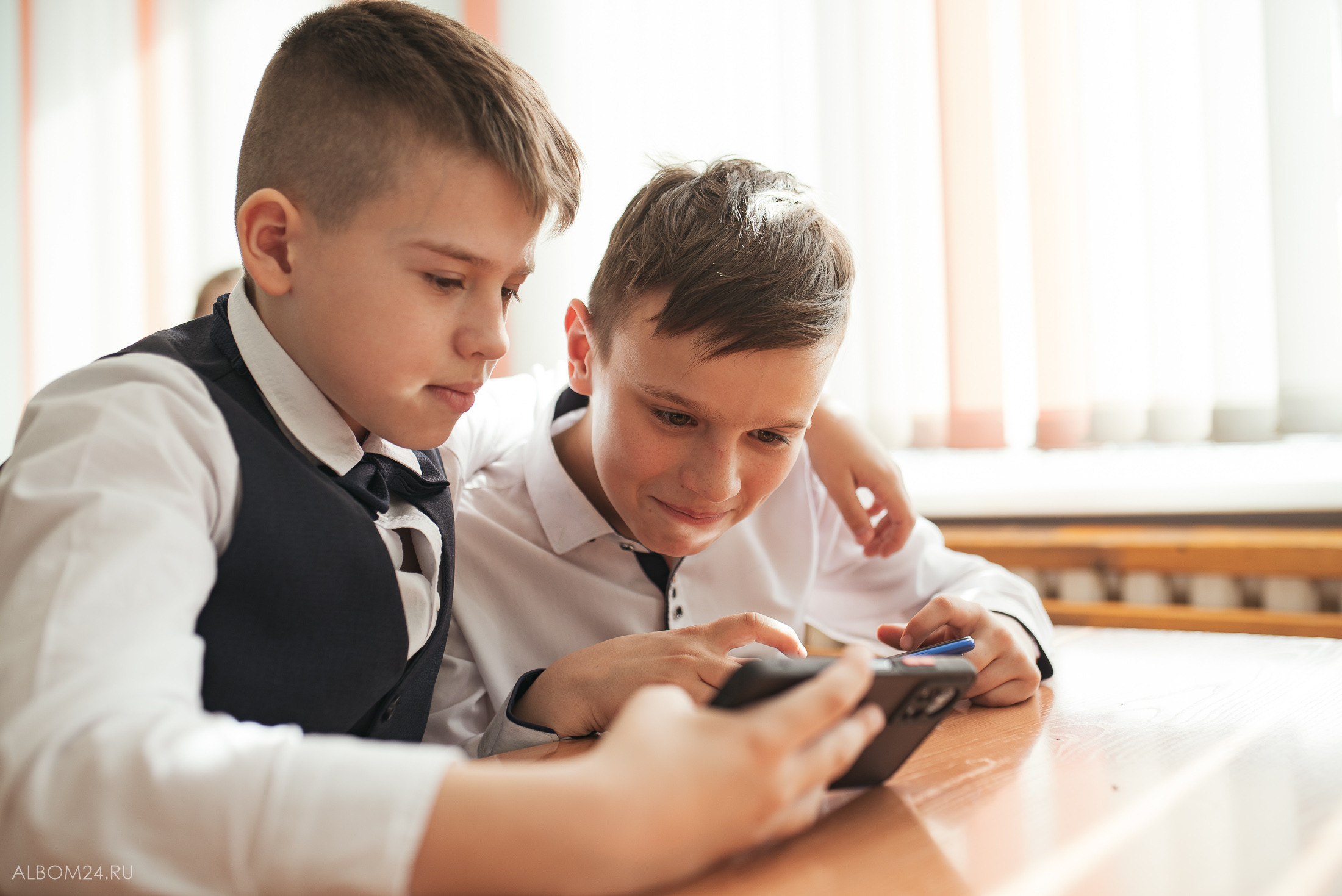 Съемка на выпускной альбом Емельяновская школа № 1, 4Е. Выпускные альбомы и фотосъемка в Красноярске