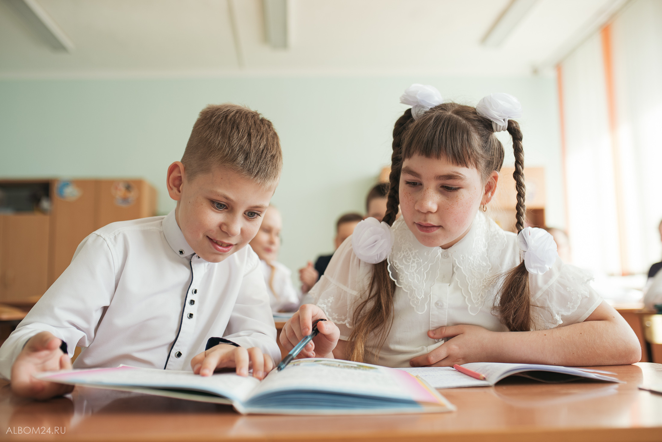 Съемка на выпускной альбом Емельяновская школа № 1, 4Е. Выпускные альбомы и фотосъемка в Красноярске