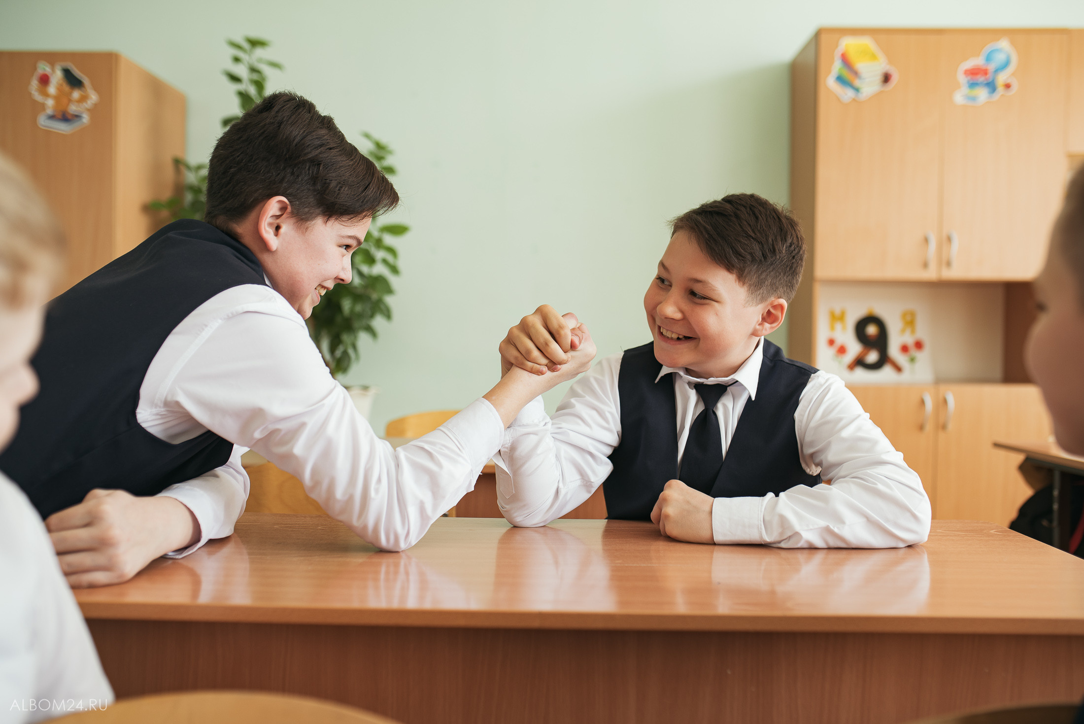 Съемка на выпускной альбом Емельяновская школа № 1, 4Е. Выпускные альбомы и фотосъемка в Красноярске