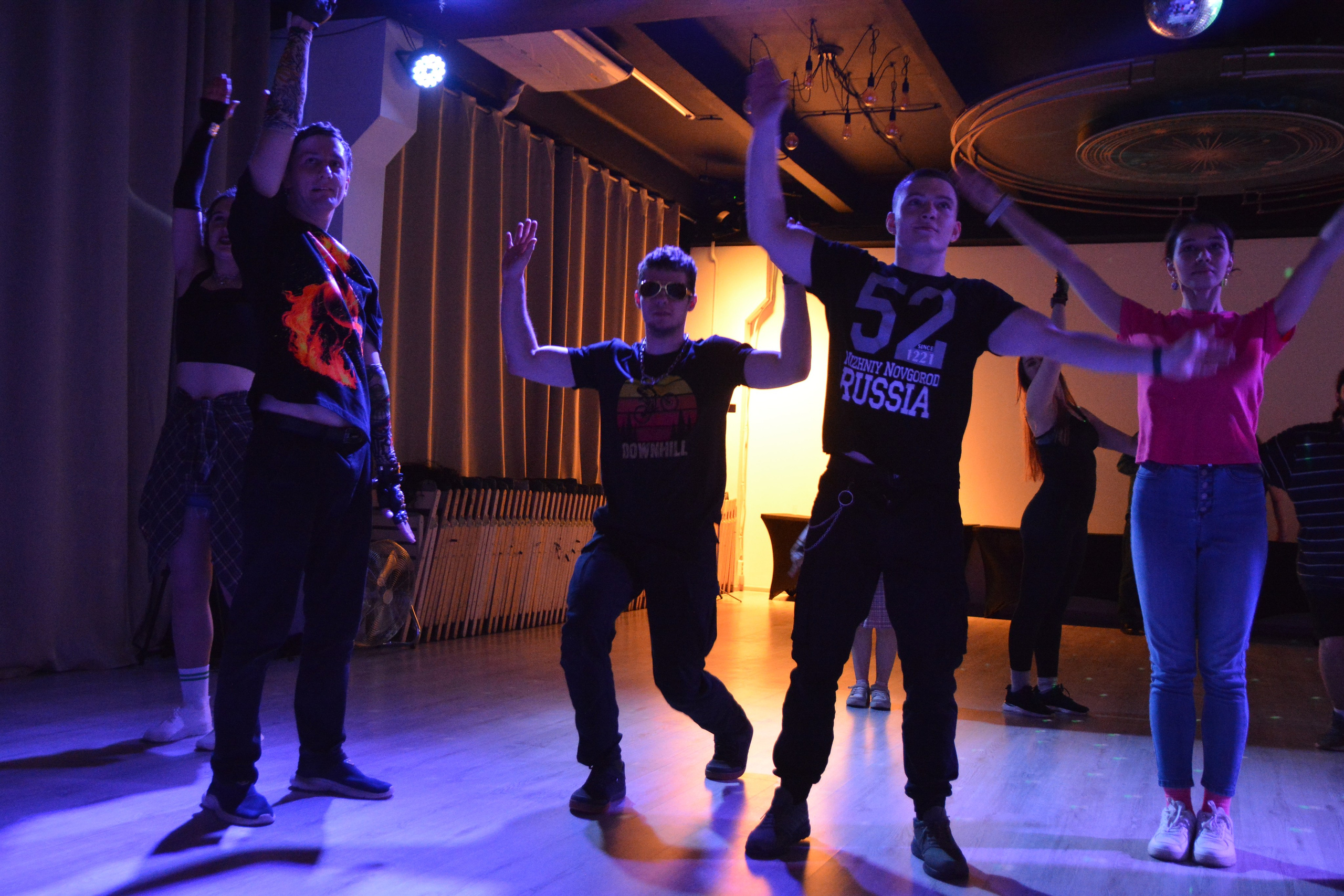 Just Dance. F/8 and be there — оказаться в нужном месте и поймать момент